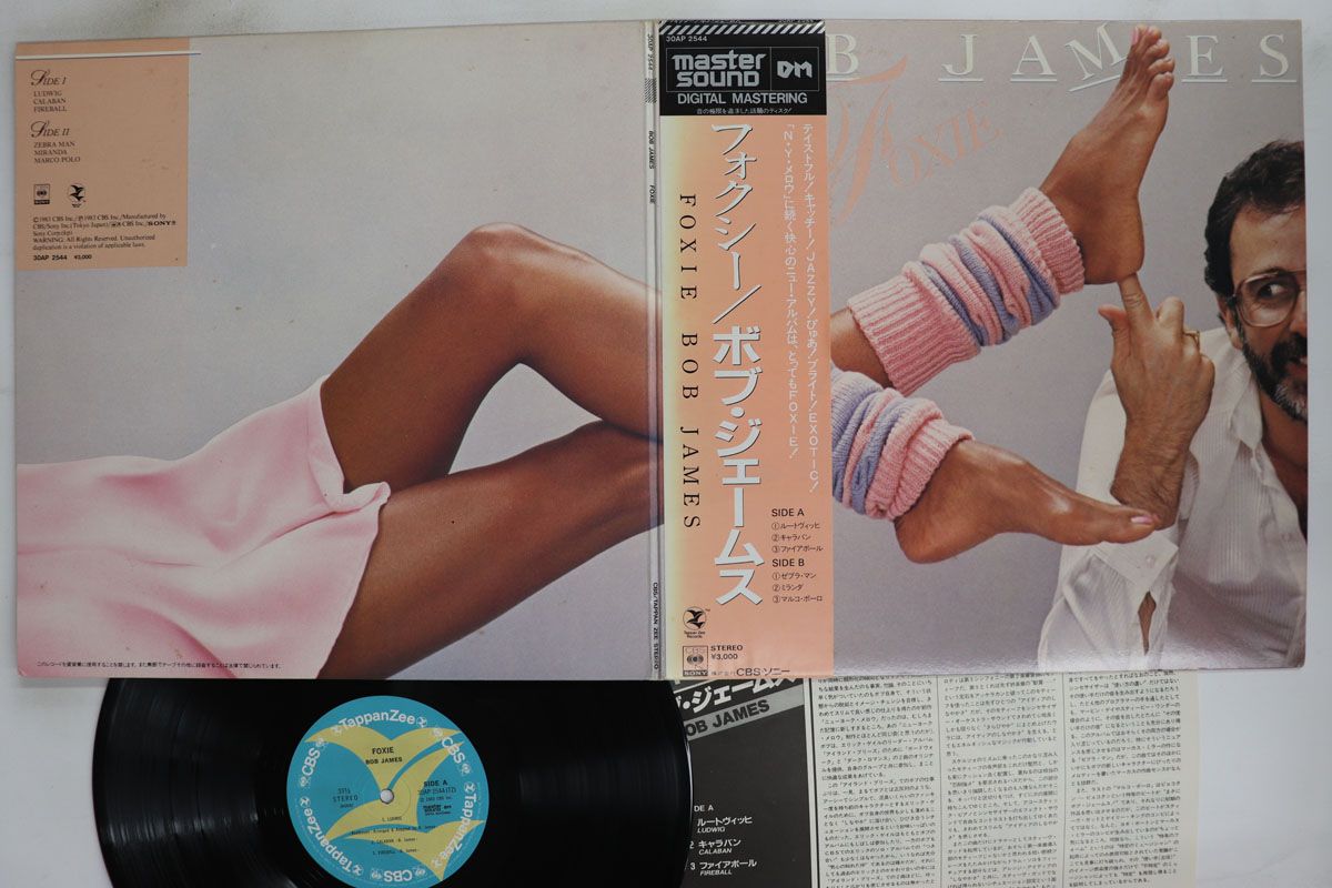 ・アーティスト Bob James ・タイトル Foxie (Master Sound) ・レーベル・型番 CBS SONY 30AP2544 ・フォーマット LPレコード ・コンディション(盤) 良い (VG+) ・コンディション(ジャケット) 良い (VG+) ・コンディション(帯) 可 (VG) ・特記事項 【ライナー付き】 【カバーに目立つ染み】【オビ変色】 実際に発送される商品の画像です 【ご購入前に必ずご確認ください】 ・本店サイト(www.recordcity.jp)とは価格、送料が違います ・本店サイト、その他支店のオーダーとは同梱発送できません ・注文確定後に別の注文を頂いた場合、注文同士の同梱は致しかねます。 ・別倉庫から発送しているため、店頭受け渡しは対応しておりません ・一部商品は他の通販サイトでも販売しているため、ご注文のタイミングによっては商品のご用意ができない場合がございます。 ・土日祝日はお休みです 金曜・祝前日9時以降のご連絡またはご入金は、返答または発送が週明け・祝日明けに順次対応となります。 ・ご購入後のキャンセル不可 ご購入後のキャンセルはいかなる理由においてもお受けできません。ご了承の上、ご購入くださいませ。 ・日本郵便(ゆうパック/ゆうメール)によるお届けになります。 ・中古品であることをご理解ください 当ストアでは中古商品を主に販売しております。中古品であることをご理解の上ご購入ください。また、一部商品はRecordCityオンラインストアで試聴可能です。 ・返品について お客様のご都合による返品は一切承っておりません。 表記の内容と実際の商品に相違がある場合、また針飛び等で返品・返金をご希望される場合は、商品の到着後1週間以内にご連絡ください。商品の返送をこちらで確認後、キャンセル・返金を行います。 コンディションVG以下の商品は返品できません。プレイに影響のない表面のこすれ傷、プレス起因のノイズ盤は返品の対象外です。 【コンディション表記】 ・ほぼ新品(M-)(Like New) 完全な新品。未使用。当店ではほぼ使用しません ・非常に良い(EX)(Excellent) 中古盤として美品な状態。わずかな経年を感じるものの傷みを感じさせない、当店基準で最高の状態 ・良い(VG+)(Very Good Plus) 丁寧に扱われた中古品で、軽い使用感がみられる。 ・可(VG)(Acceptable) 使い込まれた中古品で、「良い」よりもさらに使用感がみられる。 ・悪い(VG-)(Bad) 状態が悪いアイテム。使用の保障はなく、再生不可、針飛び、目立つノイズがあるかもしれない。状態によるクレーム不可。返品不可。 ・非常に悪い(G)(Very Bad) 「悪い」よりさらに状態が悪いアイテム。使用の保障はなく、再生不可、針飛び、目立つノイズがあるかもしれない。状態によるクレーム不可。返品不可。 ・ジャンク(Fair)(Junk/Fair) 割れている、反っている、水ダメージがある、カビ、ジャケットが分離している、ひどい書き込み、ひどい擦れなど最低の状態。使用の保障はなく、再生不可、針飛び、目立つノイズがあるかもしれない。状態によるクレーム不可。返品不可。 ・ジャンク(Poor)(Junk/Poor) 割れている、反っている、水ダメージがある、カビ、ジャケットが分離している、ひどい書き込み、ひどい擦れなど最低の状態。使用の保障はなく、再生不可、針飛び、目立つノイズがあるかもしれない。状態によるクレーム不可。返品不可。