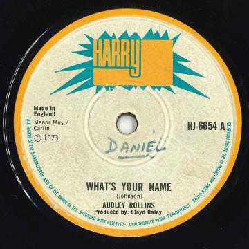 ・アーティスト Audley Rollens ・タイトル What's Your Name ・レーベル・型番 Harry J Records HJ6654 ・フォーマット 7インチレコード ・コンディション(盤) 非常に悪い (G) ・コンディション(ジャケット) ・コンディション(帯) オビなし ・特記事項 【VG--/SLD/WOL/stain 】 サンプル画像です。実際の商品の画像ではありません 商品写真はバーコード/カタログ番号に対応したサンプル画像ですので、お送りする商品の画像ではありません。帯やライナーなどの付属品は、特記事項に記載されている場合のみ含まれます。プロモやカラーレコードなどの仕様についても、該当する場合のみ特記事項に記載しています。 【ご購入前に必ずご確認ください】 ・本店サイト(www.recordcity.jp)とは価格、送料が違います ・本店サイト、その他支店のオーダーとは同梱発送できません ・注文確定後に別の注文を頂いた場合、注文同士の同梱は致しかねます。 ・別倉庫から発送しているため、店頭受け渡しは対応しておりません ・一部商品は他の通販サイトでも販売しているため、ご注文のタイミングによっては商品のご用意ができない場合がございます。 ・土日祝日はお休みです 金曜・祝前日9時以降のご連絡またはご入金は、返答または発送が週明け・祝日明けに順次対応となります。 ・ご購入後のキャンセル不可 ご購入後のキャンセルはいかなる理由においてもお受けできません。ご了承の上、ご購入くださいませ。 ・日本郵便(ゆうパック/ゆうメール)によるお届けになります。 ・中古品であることをご理解ください 当ストアでは中古商品を主に販売しております。中古品であることをご理解の上ご購入ください。また、一部商品はRecordCityオンラインストアで試聴可能です。 ・返品について お客様のご都合による返品は一切承っておりません。 表記の内容と実際の商品に相違がある場合、また針飛び等で返品・返金をご希望される場合は、商品の到着後1週間以内にご連絡ください。商品の返送をこちらで確認後、キャンセル・返金を行います。 コンディションVG以下の商品は返品できません。プレイに影響のない表面のこすれ傷、プレス起因のノイズ盤は返品の対象外です。 【コンディション表記】 ・ほぼ新品(M-)(Like New) 完全な新品。未使用。当店ではほぼ使用しません ・非常に良い(EX)(Excellent) 中古盤として美品な状態。わずかな経年を感じるものの傷みを感じさせない、当店基準で最高の状態 ・良い(VG+)(Very Good Plus) 丁寧に扱われた中古品で、軽い使用感がみられる。 ・可(VG)(Acceptable) 使い込まれた中古品で、「良い」よりもさらに使用感がみられる。 ・悪い(VG-)(Bad) 状態が悪いアイテム。使用の保障はなく、再生不可、針飛び、目立つノイズがあるかもしれない。状態によるクレーム不可。返品不可。 ・非常に悪い(G)(Very Bad) 「悪い」よりさらに状態が悪いアイテム。使用の保障はなく、再生不可、針飛び、目立つノイズがあるかもしれない。状態によるクレーム不可。返品不可。 ・ジャンク(Fair)(Junk/Fair) 割れている、反っている、水ダメージがある、カビ、ジャケットが分離している、ひどい書き込み、ひどい擦れなど最低の状態。使用の保障はなく、再生不可、針飛び、目立つノイズがあるかもしれない。状態によるクレーム不可。返品不可。 ・ジャンク(Poor)(Junk/Poor) 割れている、反っている、水ダメージがある、カビ、ジャケットが分離している、ひどい書き込み、ひどい擦れなど最低の状態。使用の保障はなく、再生不可、針飛び、目立つノイズがあるかもしれない。状態によるクレーム不可。返品不可。
