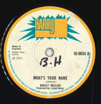 ・アーティスト Audley Rollens ・タイトル What's Your Name ・レーベル・型番 Harry J Records HJ6654 ・フォーマット 7インチレコード ・コンディション(盤) 可 (VG) ・コンディション(ジャケット) ・コンディション(帯) オビなし ・特記事項 【VG+/WOL/s.scratch/marks/stain 】 サンプル画像です。実際の商品の画像ではありません 商品写真はバーコード/カタログ番号に対応したサンプル画像ですので、お送りする商品の画像ではありません。帯やライナーなどの付属品は、特記事項に記載されている場合のみ含まれます。プロモやカラーレコードなどの仕様についても、該当する場合のみ特記事項に記載しています。 【ご購入前に必ずご確認ください】 ・本店サイト(www.recordcity.jp)とは価格、送料が違います ・本店サイト、その他支店のオーダーとは同梱発送できません ・注文確定後に別の注文を頂いた場合、注文同士の同梱は致しかねます。 ・別倉庫から発送しているため、店頭受け渡しは対応しておりません ・一部商品は他の通販サイトでも販売しているため、ご注文のタイミングによっては商品のご用意ができない場合がございます。 ・土日祝日はお休みです 金曜・祝前日9時以降のご連絡またはご入金は、返答または発送が週明け・祝日明けに順次対応となります。 ・ご購入後のキャンセル不可 ご購入後のキャンセルはいかなる理由においてもお受けできません。ご了承の上、ご購入くださいませ。 ・日本郵便(ゆうパック/ゆうメール)によるお届けになります。 ・中古品であることをご理解ください 当ストアでは中古商品を主に販売しております。中古品であることをご理解の上ご購入ください。また、一部商品はRecordCityオンラインストアで試聴可能です。 ・返品について お客様のご都合による返品は一切承っておりません。 表記の内容と実際の商品に相違がある場合、また針飛び等で返品・返金をご希望される場合は、商品の到着後1週間以内にご連絡ください。商品の返送をこちらで確認後、キャンセル・返金を行います。 コンディションVG以下の商品は返品できません。プレイに影響のない表面のこすれ傷、プレス起因のノイズ盤は返品の対象外です。 【コンディション表記】 ・ほぼ新品(M-)(Like New) 完全な新品。未使用。当店ではほぼ使用しません ・非常に良い(EX)(Excellent) 中古盤として美品な状態。わずかな経年を感じるものの傷みを感じさせない、当店基準で最高の状態 ・良い(VG+)(Very Good Plus) 丁寧に扱われた中古品で、軽い使用感がみられる。 ・可(VG)(Acceptable) 使い込まれた中古品で、「良い」よりもさらに使用感がみられる。 ・悪い(VG-)(Bad) 状態が悪いアイテム。使用の保障はなく、再生不可、針飛び、目立つノイズがあるかもしれない。状態によるクレーム不可。返品不可。 ・非常に悪い(G)(Very Bad) 「悪い」よりさらに状態が悪いアイテム。使用の保障はなく、再生不可、針飛び、目立つノイズがあるかもしれない。状態によるクレーム不可。返品不可。 ・ジャンク(Fair)(Junk/Fair) 割れている、反っている、水ダメージがある、カビ、ジャケットが分離している、ひどい書き込み、ひどい擦れなど最低の状態。使用の保障はなく、再生不可、針飛び、目立つノイズがあるかもしれない。状態によるクレーム不可。返品不可。 ・ジャンク(Poor)(Junk/Poor) 割れている、反っている、水ダメージがある、カビ、ジャケットが分離している、ひどい書き込み、ひどい擦れなど最低の状態。使用の保障はなく、再生不可、針飛び、目立つノイズがあるかもしれない。状態によるクレーム不可。返品不可。