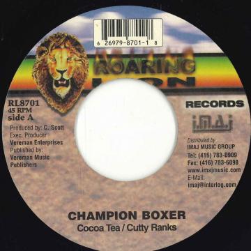 ・アーティスト Cocoa Tea / Cutty Ranks ・タイトル Champion Boxer ・レーベル・型番 Roaring Lion Records RL8701 ・フォーマット 7インチレコード ・コンディション(盤) 非常に良い(EX) ・コンディション(ジャケット) ・コンディション(帯) オビなし ・特記事項 【EX/EW B:WOL 】 サンプル画像です。実際の商品の画像ではありません 商品写真はバーコード/カタログ番号に対応したサンプル画像ですので、お送りする商品の画像ではありません。帯やライナーなどの付属品は、特記事項に記載されている場合のみ含まれます。プロモやカラーレコードなどの仕様についても、該当する場合のみ特記事項に記載しています。 【ご購入前に必ずご確認ください】 ・本店サイト(www.recordcity.jp)とは価格、送料が違います ・本店サイト、その他支店のオーダーとは同梱発送できません ・注文確定後に別の注文を頂いた場合、注文同士の同梱は致しかねます。 ・別倉庫から発送しているため、店頭受け渡しは対応しておりません ・一部商品は他の通販サイトでも販売しているため、ご注文のタイミングによっては商品のご用意ができない場合がございます。 ・土日祝日はお休みです 金曜・祝前日9時以降のご連絡またはご入金は、返答または発送が週明け・祝日明けに順次対応となります。 ・ご購入後のキャンセル不可 ご購入後のキャンセルはいかなる理由においてもお受けできません。ご了承の上、ご購入くださいませ。 ・日本郵便(ゆうパック/ゆうメール)によるお届けになります。 ・中古品であることをご理解ください 当ストアでは中古商品を主に販売しております。中古品であることをご理解の上ご購入ください。また、一部商品はRecordCityオンラインストアで試聴可能です。 ・返品について お客様のご都合による返品は一切承っておりません。 表記の内容と実際の商品に相違がある場合、また針飛び等で返品・返金をご希望される場合は、商品の到着後1週間以内にご連絡ください。商品の返送をこちらで確認後、キャンセル・返金を行います。 コンディションVG以下の商品は返品できません。プレイに影響のない表面のこすれ傷、プレス起因のノイズ盤は返品の対象外です。 【コンディション表記】 ・ほぼ新品(M-)(Like New) 完全な新品。未使用。当店ではほぼ使用しません ・非常に良い(EX)(Excellent) 中古盤として美品な状態。わずかな経年を感じるものの傷みを感じさせない、当店基準で最高の状態 ・良い(VG+)(Very Good Plus) 丁寧に扱われた中古品で、軽い使用感がみられる。 ・可(VG)(Acceptable) 使い込まれた中古品で、「良い」よりもさらに使用感がみられる。 ・悪い(VG-)(Bad) 状態が悪いアイテム。使用の保障はなく、再生不可、針飛び、目立つノイズがあるかもしれない。状態によるクレーム不可。返品不可。 ・非常に悪い(G)(Very Bad) 「悪い」よりさらに状態が悪いアイテム。使用の保障はなく、再生不可、針飛び、目立つノイズがあるかもしれない。状態によるクレーム不可。返品不可。 ・ジャンク(Fair)(Junk/Fair) 割れている、反っている、水ダメージがある、カビ、ジャケットが分離している、ひどい書き込み、ひどい擦れなど最低の状態。使用の保障はなく、再生不可、針飛び、目立つノイズがあるかもしれない。状態によるクレーム不可。返品不可。 ・ジャンク(Poor)(Junk/Poor) 割れている、反っている、水ダメージがある、カビ、ジャケットが分離している、ひどい書き込み、ひどい擦れなど最低の状態。使用の保障はなく、再生不可、針飛び、目立つノイズがあるかもしれない。状態によるクレーム不可。返品不可。