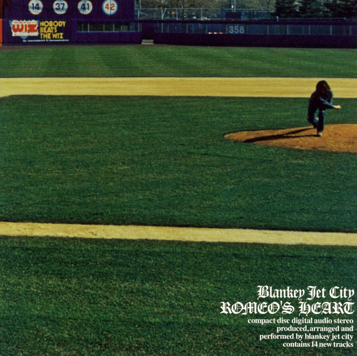・アーティスト BLANKEY JET CITY ・タイトル ロメオの心臓 ・レーベル・型番 UNIVERSAL MUSIC JAPAN UPJY94578 ・フォーマット LPレコード ・コンディション(盤) 新品 (M) ・コンディション(ジャケット) 新品 (M) ・コンディション(帯) 新品 (M) ・特記事項 【未開封】 【帯付き】 【180g】 サンプル画像です。実際の商品の画像ではありません 商品写真はバーコード/カタログ番号に対応したサンプル画像ですので、お送りする商品の画像ではありません。帯やライナーなどの付属品は、特記事項に記載されている場合のみ含まれます。プロモやカラーレコードなどの仕様についても、該当する場合のみ特記事項に記載しています。 【ご購入前に必ずご確認ください】 ・本店サイト(www.recordcity.jp)とは価格、送料が違います ・本店サイト、その他支店のオーダーとは同梱発送できません ・注文確定後に別の注文を頂いた場合、注文同士の同梱は致しかねます。 ・別倉庫から発送しているため、店頭受け渡しは対応しておりません ・一部商品は他の通販サイトでも販売しているため、ご注文のタイミングによっては商品のご用意ができない場合がございます。 ・土日祝日はお休みです 金曜・祝前日9時以降のご連絡またはご入金は、返答または発送が週明け・祝日明けに順次対応となります。 ・ご購入後のキャンセル不可 ご購入後のキャンセルはいかなる理由においてもお受けできません。ご了承の上、ご購入くださいませ。 ・日本郵便(ゆうパック/ゆうメール)によるお届けになります。 ・中古品であることをご理解ください 当ストアでは中古商品を主に販売しております。中古品であることをご理解の上ご購入ください。また、一部商品はRecordCityオンラインストアで試聴可能です。 ・返品について お客様のご都合による返品は一切承っておりません。 表記の内容と実際の商品に相違がある場合、また針飛び等で返品・返金をご希望される場合は、商品の到着後1週間以内にご連絡ください。商品の返送をこちらで確認後、キャンセル・返金を行います。 コンディションVG以下の商品は返品できません。プレイに影響のない表面のこすれ傷、プレス起因のノイズ盤は返品の対象外です。 【コンディション表記】 ・ほぼ新品(M-)(Like New) 完全な新品。未使用。当店ではほぼ使用しません ・非常に良い(EX)(Excellent) 中古盤として美品な状態。わずかな経年を感じるものの傷みを感じさせない、当店基準で最高の状態 ・良い(VG+)(Very Good Plus) 丁寧に扱われた中古品で、軽い使用感がみられる。 ・可(VG)(Acceptable) 使い込まれた中古品で、「良い」よりもさらに使用感がみられる。 ・悪い(VG-)(Bad) 状態が悪いアイテム。使用の保障はなく、再生不可、針飛び、目立つノイズがあるかもしれない。状態によるクレーム不可。返品不可。 ・非常に悪い(G)(Very Bad) 「悪い」よりさらに状態が悪いアイテム。使用の保障はなく、再生不可、針飛び、目立つノイズがあるかもしれない。状態によるクレーム不可。返品不可。 ・ジャンク(Fair)(Junk/Fair) 割れている、反っている、水ダメージがある、カビ、ジャケットが分離している、ひどい書き込み、ひどい擦れなど最低の状態。使用の保障はなく、再生不可、針飛び、目立つノイズがあるかもしれない。状態によるクレーム不可。返品不可。 ・ジャンク(Poor)(Junk/Poor) 割れている、反っている、水ダメージがある、カビ、ジャケットが分離している、ひどい書き込み、ひどい擦れなど最低の状態。使用の保障はなく、再生不可、針飛び、目立つノイズがあるかもしれない。状態によるクレーム不可。返品不可。