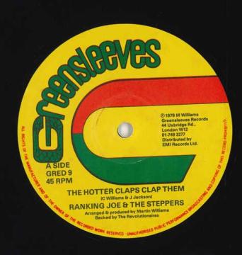 ・アーティスト Ranking Joe & The Steppers (2) ・タイトル The Hotter Claps Clap Them ・レーベル・型番 Greensleeves Records GRED9 ・フォーマット 12インチレコード ・コンディション(盤) 良い (VG+) ・コンディション(ジャケット) 良い (VG+) ・コンディション(帯) オビなし ・特記事項 【EX- CVR=EX-- 】 サンプル画像です。実際の商品の画像ではありません 商品写真はバーコード/カタログ番号に対応したサンプル画像ですので、お送りする商品の画像ではありません。帯やライナーなどの付属品は、特記事項に記載されている場合のみ含まれます。プロモやカラーレコードなどの仕様についても、該当する場合のみ特記事項に記載しています。 【ご購入前に必ずご確認ください】 ・本店サイト(www.recordcity.jp)とは価格、送料が違います ・本店サイト、その他支店のオーダーとは同梱発送できません ・注文確定後に別の注文を頂いた場合、注文同士の同梱は致しかねます。 ・別倉庫から発送しているため、店頭受け渡しは対応しておりません ・一部商品は他の通販サイトでも販売しているため、ご注文のタイミングによっては商品のご用意ができない場合がございます。 ・土日祝日はお休みです 金曜・祝前日9時以降のご連絡またはご入金は、返答または発送が週明け・祝日明けに順次対応となります。 ・ご購入後のキャンセル不可 ご購入後のキャンセルはいかなる理由においてもお受けできません。ご了承の上、ご購入くださいませ。 ・日本郵便(ゆうパック/ゆうメール)によるお届けになります。 ・中古品であることをご理解ください 当ストアでは中古商品を主に販売しております。中古品であることをご理解の上ご購入ください。また、一部商品はRecordCityオンラインストアで試聴可能です。 ・返品について お客様のご都合による返品は一切承っておりません。 表記の内容と実際の商品に相違がある場合、また針飛び等で返品・返金をご希望される場合は、商品の到着後1週間以内にご連絡ください。商品の返送をこちらで確認後、キャンセル・返金を行います。 コンディションVG以下の商品は返品できません。プレイに影響のない表面のこすれ傷、プレス起因のノイズ盤は返品の対象外です。 【コンディション表記】 ・ほぼ新品(M-)(Like New) 完全な新品。未使用。当店ではほぼ使用しません ・非常に良い(EX)(Excellent) 中古盤として美品な状態。わずかな経年を感じるものの傷みを感じさせない、当店基準で最高の状態 ・良い(VG+)(Very Good Plus) 丁寧に扱われた中古品で、軽い使用感がみられる。 ・可(VG)(Acceptable) 使い込まれた中古品で、「良い」よりもさらに使用感がみられる。 ・悪い(VG-)(Bad) 状態が悪いアイテム。使用の保障はなく、再生不可、針飛び、目立つノイズがあるかもしれない。状態によるクレーム不可。返品不可。 ・非常に悪い(G)(Very Bad) 「悪い」よりさらに状態が悪いアイテム。使用の保障はなく、再生不可、針飛び、目立つノイズがあるかもしれない。状態によるクレーム不可。返品不可。 ・ジャンク(Fair)(Junk/Fair) 割れている、反っている、水ダメージがある、カビ、ジャケットが分離している、ひどい書き込み、ひどい擦れなど最低の状態。使用の保障はなく、再生不可、針飛び、目立つノイズがあるかもしれない。状態によるクレーム不可。返品不可。 ・ジャンク(Poor)(Junk/Poor) 割れている、反っている、水ダメージがある、カビ、ジャケットが分離している、ひどい書き込み、ひどい擦れなど最低の状態。使用の保障はなく、再生不可、針飛び、目立つノイズがあるかもしれない。状態によるクレーム不可。返品不可。