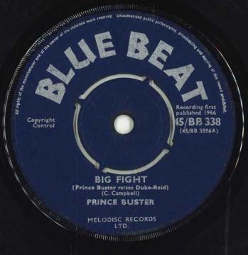 ・アーティスト Prince Buster ・タイトル Big Fight (Prince Buster verses Duke-Reid) ・レーベル・型番 Blue Beat 45/BB338 ・フォーマット 7インチレコード ・コンディション(盤) 可 (VG) ・コンディション(ジャケット) ・コンディション(帯) オビなし ・特記事項 【VG++/s.marks/scuff 】 サンプル画像です。実際の商品の画像ではありません 商品写真はバーコード/カタログ番号に対応したサンプル画像ですので、お送りする商品の画像ではありません。帯やライナーなどの付属品は、特記事項に記載されている場合のみ含まれます。プロモやカラーレコードなどの仕様についても、該当する場合のみ特記事項に記載しています。 【ご購入前に必ずご確認ください】 ・本店サイト(www.recordcity.jp)とは価格、送料が違います ・本店サイト、その他支店のオーダーとは同梱発送できません ・注文確定後に別の注文を頂いた場合、注文同士の同梱は致しかねます。 ・別倉庫から発送しているため、店頭受け渡しは対応しておりません ・一部商品は他の通販サイトでも販売しているため、ご注文のタイミングによっては商品のご用意ができない場合がございます。 ・土日祝日はお休みです 金曜・祝前日9時以降のご連絡またはご入金は、返答または発送が週明け・祝日明けに順次対応となります。 ・ご購入後のキャンセル不可 ご購入後のキャンセルはいかなる理由においてもお受けできません。ご了承の上、ご購入くださいませ。 ・日本郵便(ゆうパック/ゆうメール)によるお届けになります。 ・中古品であることをご理解ください 当ストアでは中古商品を主に販売しております。中古品であることをご理解の上ご購入ください。また、一部商品はRecordCityオンラインストアで試聴可能です。 ・返品について お客様のご都合による返品は一切承っておりません。 表記の内容と実際の商品に相違がある場合、また針飛び等で返品・返金をご希望される場合は、商品の到着後1週間以内にご連絡ください。商品の返送をこちらで確認後、キャンセル・返金を行います。 コンディションVG以下の商品は返品できません。プレイに影響のない表面のこすれ傷、プレス起因のノイズ盤は返品の対象外です。 【コンディション表記】 ・ほぼ新品(M-)(Like New) 完全な新品。未使用。当店ではほぼ使用しません ・非常に良い(EX)(Excellent) 中古盤として美品な状態。わずかな経年を感じるものの傷みを感じさせない、当店基準で最高の状態 ・良い(VG+)(Very Good Plus) 丁寧に扱われた中古品で、軽い使用感がみられる。 ・可(VG)(Acceptable) 使い込まれた中古品で、「良い」よりもさらに使用感がみられる。 ・悪い(VG-)(Bad) 状態が悪いアイテム。使用の保障はなく、再生不可、針飛び、目立つノイズがあるかもしれない。状態によるクレーム不可。返品不可。 ・非常に悪い(G)(Very Bad) 「悪い」よりさらに状態が悪いアイテム。使用の保障はなく、再生不可、針飛び、目立つノイズがあるかもしれない。状態によるクレーム不可。返品不可。 ・ジャンク(Fair)(Junk/Fair) 割れている、反っている、水ダメージがある、カビ、ジャケットが分離している、ひどい書き込み、ひどい擦れなど最低の状態。使用の保障はなく、再生不可、針飛び、目立つノイズがあるかもしれない。状態によるクレーム不可。返品不可。 ・ジャンク(Poor)(Junk/Poor) 割れている、反っている、水ダメージがある、カビ、ジャケットが分離している、ひどい書き込み、ひどい擦れなど最低の状態。使用の保障はなく、再生不可、針飛び、目立つノイズがあるかもしれない。状態によるクレーム不可。返品不可。