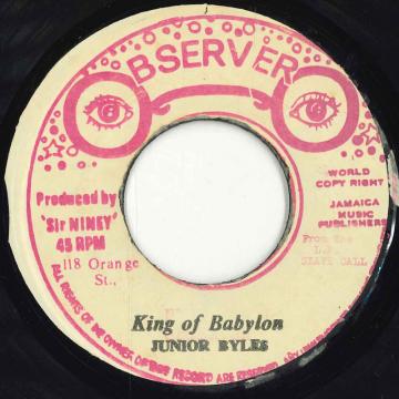 ・アーティスト Junior Byles / Ranking Buckers ・タイトル King Of Babylon / Nebuchadnezze ・レーベル・型番 Observer none ・フォーマット 7インチレコード ・コンディション(盤) 非常に良い(EX) ・コンディション(ジャケット) ・コンディション(帯) オビなし ・特記事項 【EX/SEW B:stamp 】 サンプル画像です。実際の商品の画像ではありません 商品写真はバーコード/カタログ番号に対応したサンプル画像ですので、お送りする商品の画像ではありません。帯やライナーなどの付属品は、特記事項に記載されている場合のみ含まれます。プロモやカラーレコードなどの仕様についても、該当する場合のみ特記事項に記載しています。 【ご購入前に必ずご確認ください】 ・本店サイト(www.recordcity.jp)とは価格、送料が違います ・本店サイト、その他支店のオーダーとは同梱発送できません ・注文確定後に別の注文を頂いた場合、注文同士の同梱は致しかねます。 ・別倉庫から発送しているため、店頭受け渡しは対応しておりません ・一部商品は他の通販サイトでも販売しているため、ご注文のタイミングによっては商品のご用意ができない場合がございます。 ・土日祝日はお休みです 金曜・祝前日9時以降のご連絡またはご入金は、返答または発送が週明け・祝日明けに順次対応となります。 ・ご購入後のキャンセル不可 ご購入後のキャンセルはいかなる理由においてもお受けできません。ご了承の上、ご購入くださいませ。 ・日本郵便(ゆうパック/ゆうメール)によるお届けになります。 ・中古品であることをご理解ください 当ストアでは中古商品を主に販売しております。中古品であることをご理解の上ご購入ください。また、一部商品はRecordCityオンラインストアで試聴可能です。 ・返品について お客様のご都合による返品は一切承っておりません。 表記の内容と実際の商品に相違がある場合、また針飛び等で返品・返金をご希望される場合は、商品の到着後1週間以内にご連絡ください。商品の返送をこちらで確認後、キャンセル・返金を行います。 コンディションVG以下の商品は返品できません。プレイに影響のない表面のこすれ傷、プレス起因のノイズ盤は返品の対象外です。 【コンディション表記】 ・ほぼ新品(M-)(Like New) 完全な新品。未使用。当店ではほぼ使用しません ・非常に良い(EX)(Excellent) 中古盤として美品な状態。わずかな経年を感じるものの傷みを感じさせない、当店基準で最高の状態 ・良い(VG+)(Very Good Plus) 丁寧に扱われた中古品で、軽い使用感がみられる。 ・可(VG)(Acceptable) 使い込まれた中古品で、「良い」よりもさらに使用感がみられる。 ・悪い(VG-)(Bad) 状態が悪いアイテム。使用の保障はなく、再生不可、針飛び、目立つノイズがあるかもしれない。状態によるクレーム不可。返品不可。 ・非常に悪い(G)(Very Bad) 「悪い」よりさらに状態が悪いアイテム。使用の保障はなく、再生不可、針飛び、目立つノイズがあるかもしれない。状態によるクレーム不可。返品不可。 ・ジャンク(Fair)(Junk/Fair) 割れている、反っている、水ダメージがある、カビ、ジャケットが分離している、ひどい書き込み、ひどい擦れなど最低の状態。使用の保障はなく、再生不可、針飛び、目立つノイズがあるかもしれない。状態によるクレーム不可。返品不可。 ・ジャンク(Poor)(Junk/Poor) 割れている、反っている、水ダメージがある、カビ、ジャケットが分離している、ひどい書き込み、ひどい擦れなど最低の状態。使用の保障はなく、再生不可、針飛び、目立つノイズがあるかもしれない。状態によるクレーム不可。返品不可。