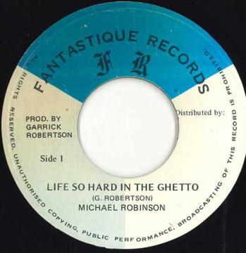 ・アーティスト Michael Robinson (6) ・タイトル Life Is So Hard In The Ghetto ・レーベル・型番 Fantastique Records none ・フォーマット 7インチレコード ・コンディション(盤) 可 (VG) ・コンディション(ジャケット) ・コンディション(帯) オビなし ・特記事項 【VG+ 】 サンプル画像です。実際の商品の画像ではありません 商品写真はバーコード/カタログ番号に対応したサンプル画像ですので、お送りする商品の画像ではありません。帯やライナーなどの付属品は、特記事項に記載されている場合のみ含まれます。プロモやカラーレコードなどの仕様についても、該当する場合のみ特記事項に記載しています。 【ご購入前に必ずご確認ください】 ・本店サイト(www.recordcity.jp)とは価格、送料が違います ・本店サイト、その他支店のオーダーとは同梱発送できません ・注文確定後に別の注文を頂いた場合、注文同士の同梱は致しかねます。 ・別倉庫から発送しているため、店頭受け渡しは対応しておりません ・一部商品は他の通販サイトでも販売しているため、ご注文のタイミングによっては商品のご用意ができない場合がございます。 ・土日祝日はお休みです 金曜・祝前日9時以降のご連絡またはご入金は、返答または発送が週明け・祝日明けに順次対応となります。 ・ご購入後のキャンセル不可 ご購入後のキャンセルはいかなる理由においてもお受けできません。ご了承の上、ご購入くださいませ。 ・日本郵便(ゆうパック/ゆうメール)によるお届けになります。 ・中古品であることをご理解ください 当ストアでは中古商品を主に販売しております。中古品であることをご理解の上ご購入ください。また、一部商品はRecordCityオンラインストアで試聴可能です。 ・返品について お客様のご都合による返品は一切承っておりません。 表記の内容と実際の商品に相違がある場合、また針飛び等で返品・返金をご希望される場合は、商品の到着後1週間以内にご連絡ください。商品の返送をこちらで確認後、キャンセル・返金を行います。 コンディションVG以下の商品は返品できません。プレイに影響のない表面のこすれ傷、プレス起因のノイズ盤は返品の対象外です。 【コンディション表記】 ・ほぼ新品(M-)(Like New) 完全な新品。未使用。当店ではほぼ使用しません ・非常に良い(EX)(Excellent) 中古盤として美品な状態。わずかな経年を感じるものの傷みを感じさせない、当店基準で最高の状態 ・良い(VG+)(Very Good Plus) 丁寧に扱われた中古品で、軽い使用感がみられる。 ・可(VG)(Acceptable) 使い込まれた中古品で、「良い」よりもさらに使用感がみられる。 ・悪い(VG-)(Bad) 状態が悪いアイテム。使用の保障はなく、再生不可、針飛び、目立つノイズがあるかもしれない。状態によるクレーム不可。返品不可。 ・非常に悪い(G)(Very Bad) 「悪い」よりさらに状態が悪いアイテム。使用の保障はなく、再生不可、針飛び、目立つノイズがあるかもしれない。状態によるクレーム不可。返品不可。 ・ジャンク(Fair)(Junk/Fair) 割れている、反っている、水ダメージがある、カビ、ジャケットが分離している、ひどい書き込み、ひどい擦れなど最低の状態。使用の保障はなく、再生不可、針飛び、目立つノイズがあるかもしれない。状態によるクレーム不可。返品不可。 ・ジャンク(Poor)(Junk/Poor) 割れている、反っている、水ダメージがある、カビ、ジャケットが分離している、ひどい書き込み、ひどい擦れなど最低の状態。使用の保障はなく、再生不可、針飛び、目立つノイズがあるかもしれない。状態によるクレーム不可。返品不可。