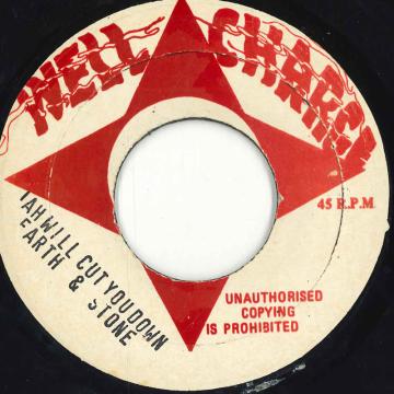 ・アーティスト Earth And Stone ・タイトル Jah Will Cut You Down ・レーベル・型番 Well Charge none ・フォーマット 7インチレコード ・コンディション(盤) 良い (VG+) ・コンディション(ジャケット) ・コンディション(帯) オビなし ・特記事項 【EX/SEW/SACI/stain B:no credit 】 サンプル画像です。実際の商品の画像ではありません 商品写真はバーコード/カタログ番号に対応したサンプル画像ですので、お送りする商品の画像ではありません。帯やライナーなどの付属品は、特記事項に記載されている場合のみ含まれます。プロモやカラーレコードなどの仕様についても、該当する場合のみ特記事項に記載しています。 【ご購入前に必ずご確認ください】 ・本店サイト(www.recordcity.jp)とは価格、送料が違います ・本店サイト、その他支店のオーダーとは同梱発送できません ・注文確定後に別の注文を頂いた場合、注文同士の同梱は致しかねます。 ・別倉庫から発送しているため、店頭受け渡しは対応しておりません ・一部商品は他の通販サイトでも販売しているため、ご注文のタイミングによっては商品のご用意ができない場合がございます。 ・土日祝日はお休みです 金曜・祝前日9時以降のご連絡またはご入金は、返答または発送が週明け・祝日明けに順次対応となります。 ・ご購入後のキャンセル不可 ご購入後のキャンセルはいかなる理由においてもお受けできません。ご了承の上、ご購入くださいませ。 ・日本郵便(ゆうパック/ゆうメール)によるお届けになります。 ・中古品であることをご理解ください 当ストアでは中古商品を主に販売しております。中古品であることをご理解の上ご購入ください。また、一部商品はRecordCityオンラインストアで試聴可能です。 ・返品について お客様のご都合による返品は一切承っておりません。 表記の内容と実際の商品に相違がある場合、また針飛び等で返品・返金をご希望される場合は、商品の到着後1週間以内にご連絡ください。商品の返送をこちらで確認後、キャンセル・返金を行います。 コンディションVG以下の商品は返品できません。プレイに影響のない表面のこすれ傷、プレス起因のノイズ盤は返品の対象外です。 【コンディション表記】 ・ほぼ新品(M-)(Like New) 完全な新品。未使用。当店ではほぼ使用しません ・非常に良い(EX)(Excellent) 中古盤として美品な状態。わずかな経年を感じるものの傷みを感じさせない、当店基準で最高の状態 ・良い(VG+)(Very Good Plus) 丁寧に扱われた中古品で、軽い使用感がみられる。 ・可(VG)(Acceptable) 使い込まれた中古品で、「良い」よりもさらに使用感がみられる。 ・悪い(VG-)(Bad) 状態が悪いアイテム。使用の保障はなく、再生不可、針飛び、目立つノイズがあるかもしれない。状態によるクレーム不可。返品不可。 ・非常に悪い(G)(Very Bad) 「悪い」よりさらに状態が悪いアイテム。使用の保障はなく、再生不可、針飛び、目立つノイズがあるかもしれない。状態によるクレーム不可。返品不可。 ・ジャンク(Fair)(Junk/Fair) 割れている、反っている、水ダメージがある、カビ、ジャケットが分離している、ひどい書き込み、ひどい擦れなど最低の状態。使用の保障はなく、再生不可、針飛び、目立つノイズがあるかもしれない。状態によるクレーム不可。返品不可。 ・ジャンク(Poor)(Junk/Poor) 割れている、反っている、水ダメージがある、カビ、ジャケットが分離している、ひどい書き込み、ひどい擦れなど最低の状態。使用の保障はなく、再生不可、針飛び、目立つノイズがあるかもしれない。状態によるクレーム不可。返品不可。