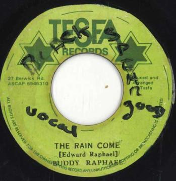 ・アーティスト Edward Raphael ・タイトル The Rain Come ・レーベル・型番 Tesfa Records none ・フォーマット 7インチレコード ・コンディション(盤) 悪い (VG-) ・コンディション(ジャケット) ・コンディション(帯) オビなし ・特記事項 【VG/WOL/marks/stain 】 サンプル画像です。実際の商品の画像ではありません 商品写真はバーコード/カタログ番号に対応したサンプル画像ですので、お送りする商品の画像ではありません。帯やライナーなどの付属品は、特記事項に記載されている場合のみ含まれます。プロモやカラーレコードなどの仕様についても、該当する場合のみ特記事項に記載しています。 【ご購入前に必ずご確認ください】 ・本店サイト(www.recordcity.jp)とは価格、送料が違います ・本店サイト、その他支店のオーダーとは同梱発送できません ・注文確定後に別の注文を頂いた場合、注文同士の同梱は致しかねます。 ・別倉庫から発送しているため、店頭受け渡しは対応しておりません ・一部商品は他の通販サイトでも販売しているため、ご注文のタイミングによっては商品のご用意ができない場合がございます。 ・土日祝日はお休みです 金曜・祝前日9時以降のご連絡またはご入金は、返答または発送が週明け・祝日明けに順次対応となります。 ・ご購入後のキャンセル不可 ご購入後のキャンセルはいかなる理由においてもお受けできません。ご了承の上、ご購入くださいませ。 ・日本郵便(ゆうパック/ゆうメール)によるお届けになります。 ・中古品であることをご理解ください 当ストアでは中古商品を主に販売しております。中古品であることをご理解の上ご購入ください。また、一部商品はRecordCityオンラインストアで試聴可能です。 ・返品について お客様のご都合による返品は一切承っておりません。 表記の内容と実際の商品に相違がある場合、また針飛び等で返品・返金をご希望される場合は、商品の到着後1週間以内にご連絡ください。商品の返送をこちらで確認後、キャンセル・返金を行います。 コンディションVG以下の商品は返品できません。プレイに影響のない表面のこすれ傷、プレス起因のノイズ盤は返品の対象外です。 【コンディション表記】 ・ほぼ新品(M-)(Like New) 完全な新品。未使用。当店ではほぼ使用しません ・非常に良い(EX)(Excellent) 中古盤として美品な状態。わずかな経年を感じるものの傷みを感じさせない、当店基準で最高の状態 ・良い(VG+)(Very Good Plus) 丁寧に扱われた中古品で、軽い使用感がみられる。 ・可(VG)(Acceptable) 使い込まれた中古品で、「良い」よりもさらに使用感がみられる。 ・悪い(VG-)(Bad) 状態が悪いアイテム。使用の保障はなく、再生不可、針飛び、目立つノイズがあるかもしれない。状態によるクレーム不可。返品不可。 ・非常に悪い(G)(Very Bad) 「悪い」よりさらに状態が悪いアイテム。使用の保障はなく、再生不可、針飛び、目立つノイズがあるかもしれない。状態によるクレーム不可。返品不可。 ・ジャンク(Fair)(Junk/Fair) 割れている、反っている、水ダメージがある、カビ、ジャケットが分離している、ひどい書き込み、ひどい擦れなど最低の状態。使用の保障はなく、再生不可、針飛び、目立つノイズがあるかもしれない。状態によるクレーム不可。返品不可。 ・ジャンク(Poor)(Junk/Poor) 割れている、反っている、水ダメージがある、カビ、ジャケットが分離している、ひどい書き込み、ひどい擦れなど最低の状態。使用の保障はなく、再生不可、針飛び、目立つノイズがあるかもしれない。状態によるクレーム不可。返品不可。