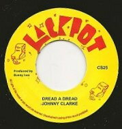 ・アーティスト Johnny Clarke ・タイトル Dread A Dread ・レーベル・型番 Jackpot CS25 ・フォーマット 7インチレコード ・コンディション(盤) 良い (VG+) ・コンディション(ジャケット) ・コンディション(帯) オビなし ・特記事項 【SEW】 サンプル画像です。実際の商品の画像ではありません 商品写真はバーコード/カタログ番号に対応したサンプル画像ですので、お送りする商品の画像ではありません。帯やライナーなどの付属品は、特記事項に記載されている場合のみ含まれます。プロモやカラーレコードなどの仕様についても、該当する場合のみ特記事項に記載しています。 【ご購入前に必ずご確認ください】 ・本店サイト(www.recordcity.jp)とは価格、送料が違います ・本店サイト、その他支店のオーダーとは同梱発送できません ・注文確定後に別の注文を頂いた場合、注文同士の同梱は致しかねます。 ・別倉庫から発送しているため、店頭受け渡しは対応しておりません ・一部商品は他の通販サイトでも販売しているため、ご注文のタイミングによっては商品のご用意ができない場合がございます。 ・土日祝日はお休みです 金曜・祝前日9時以降のご連絡またはご入金は、返答または発送が週明け・祝日明けに順次対応となります。 ・ご購入後のキャンセル不可 ご購入後のキャンセルはいかなる理由においてもお受けできません。ご了承の上、ご購入くださいませ。 ・日本郵便(ゆうパック/ゆうメール)によるお届けになります。 ・中古品であることをご理解ください 当ストアでは中古商品を主に販売しております。中古品であることをご理解の上ご購入ください。また、一部商品はRecordCityオンラインストアで試聴可能です。 ・返品について お客様のご都合による返品は一切承っておりません。 表記の内容と実際の商品に相違がある場合、また針飛び等で返品・返金をご希望される場合は、商品の到着後1週間以内にご連絡ください。商品の返送をこちらで確認後、キャンセル・返金を行います。 コンディションVG以下の商品は返品できません。プレイに影響のない表面のこすれ傷、プレス起因のノイズ盤は返品の対象外です。 【コンディション表記】 ・ほぼ新品(M-)(Like New) 完全な新品。未使用。当店ではほぼ使用しません ・非常に良い(EX)(Excellent) 中古盤として美品な状態。わずかな経年を感じるものの傷みを感じさせない、当店基準で最高の状態 ・良い(VG+)(Very Good Plus) 丁寧に扱われた中古品で、軽い使用感がみられる。 ・可(VG)(Acceptable) 使い込まれた中古品で、「良い」よりもさらに使用感がみられる。 ・悪い(VG-)(Bad) 状態が悪いアイテム。使用の保障はなく、再生不可、針飛び、目立つノイズがあるかもしれない。状態によるクレーム不可。返品不可。 ・非常に悪い(G)(Very Bad) 「悪い」よりさらに状態が悪いアイテム。使用の保障はなく、再生不可、針飛び、目立つノイズがあるかもしれない。状態によるクレーム不可。返品不可。 ・ジャンク(Fair)(Junk/Fair) 割れている、反っている、水ダメージがある、カビ、ジャケットが分離している、ひどい書き込み、ひどい擦れなど最低の状態。使用の保障はなく、再生不可、針飛び、目立つノイズがあるかもしれない。状態によるクレーム不可。返品不可。 ・ジャンク(Poor)(Junk/Poor) 割れている、反っている、水ダメージがある、カビ、ジャケットが分離している、ひどい書き込み、ひどい擦れなど最低の状態。使用の保障はなく、再生不可、針飛び、目立つノイズがあるかもしれない。状態によるクレーム不可。返品不可。