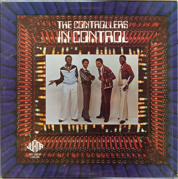 ・アーティスト Controllers ・タイトル In Control ・レーベル・型番 Juana LP200001 ・フォーマット LPレコード ・コンディション(盤) 良い (VG+) ・コンディション(ジャケット) 良い (VG+) ・コンディション(帯) オビなし ・特記事項 【カバーに擦れ】 サンプル画像です。実際の商品の画像ではありません 商品写真はバーコード/カタログ番号に対応したサンプル画像ですので、お送りする商品の画像ではありません。帯やライナーなどの付属品は、特記事項に記載されている場合のみ含まれます。プロモやカラーレコードなどの仕様についても、該当する場合のみ特記事項に記載しています。 【ご購入前に必ずご確認ください】 ・本店サイト(www.recordcity.jp)とは価格、送料が違います ・本店サイト、その他支店のオーダーとは同梱発送できません ・注文確定後に別の注文を頂いた場合、注文同士の同梱は致しかねます。 ・別倉庫から発送しているため、店頭受け渡しは対応しておりません ・一部商品は他の通販サイトでも販売しているため、ご注文のタイミングによっては商品のご用意ができない場合がございます。 ・土日祝日はお休みです 金曜・祝前日9時以降のご連絡またはご入金は、返答または発送が週明け・祝日明けに順次対応となります。 ・ご購入後のキャンセル不可 ご購入後のキャンセルはいかなる理由においてもお受けできません。ご了承の上、ご購入くださいませ。 ・日本郵便(ゆうパック/ゆうメール)によるお届けになります。 ・中古品であることをご理解ください 当ストアでは中古商品を主に販売しております。中古品であることをご理解の上ご購入ください。また、一部商品はRecordCityオンラインストアで試聴可能です。 ・返品について お客様のご都合による返品は一切承っておりません。 表記の内容と実際の商品に相違がある場合、また針飛び等で返品・返金をご希望される場合は、商品の到着後1週間以内にご連絡ください。商品の返送をこちらで確認後、キャンセル・返金を行います。 コンディションVG以下の商品は返品できません。プレイに影響のない表面のこすれ傷、プレス起因のノイズ盤は返品の対象外です。 【コンディション表記】 ・ほぼ新品(M-)(Like New) 完全な新品。未使用。当店ではほぼ使用しません ・非常に良い(EX)(Excellent) 中古盤として美品な状態。わずかな経年を感じるものの傷みを感じさせない、当店基準で最高の状態 ・良い(VG+)(Very Good Plus) 丁寧に扱われた中古品で、軽い使用感がみられる。 ・可(VG)(Acceptable) 使い込まれた中古品で、「良い」よりもさらに使用感がみられる。 ・悪い(VG-)(Bad) 状態が悪いアイテム。使用の保障はなく、再生不可、針飛び、目立つノイズがあるかもしれない。状態によるクレーム不可。返品不可。 ・非常に悪い(G)(Very Bad) 「悪い」よりさらに状態が悪いアイテム。使用の保障はなく、再生不可、針飛び、目立つノイズがあるかもしれない。状態によるクレーム不可。返品不可。 ・ジャンク(Fair)(Junk/Fair) 割れている、反っている、水ダメージがある、カビ、ジャケットが分離している、ひどい書き込み、ひどい擦れなど最低の状態。使用の保障はなく、再生不可、針飛び、目立つノイズがあるかもしれない。状態によるクレーム不可。返品不可。 ・ジャンク(Poor)(Junk/Poor) 割れている、反っている、水ダメージがある、カビ、ジャケットが分離している、ひどい書き込み、ひどい擦れなど最低の状態。使用の保障はなく、再生不可、針飛び、目立つノイズがあるかもしれない。状態によるクレーム不可。返品不可。