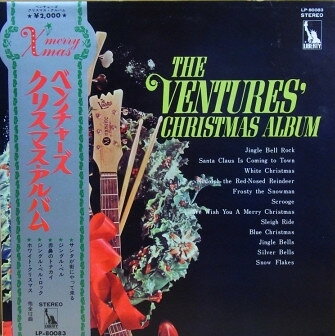 ・アーティスト Ventures ・タイトル Christmas Album ・レーベル・型番 LIBERTY LP80083 ・フォーマット LPレコード ・コンディション(盤) 非常に良い(EX) ・コンディション(ジャケット) 良い (VG+) ・コンディション(帯) オビなし ・特記事項 【カバー変色】 サンプル画像です。実際の商品の画像ではありません 商品写真はバーコード/カタログ番号に対応したサンプル画像ですので、お送りする商品の画像ではありません。帯やライナーなどの付属品は、特記事項に記載されている場合のみ含まれます。プロモやカラーレコードなどの仕様についても、該当する場合のみ特記事項に記載しています。 【ご購入前に必ずご確認ください】 ・本店サイト(www.recordcity.jp)とは価格、送料が違います ・本店サイト、その他支店のオーダーとは同梱発送できません ・注文確定後に別の注文を頂いた場合、注文同士の同梱は致しかねます。 ・別倉庫から発送しているため、店頭受け渡しは対応しておりません ・一部商品は他の通販サイトでも販売しているため、ご注文のタイミングによっては商品のご用意ができない場合がございます。 ・土日祝日はお休みです 金曜・祝前日9時以降のご連絡またはご入金は、返答または発送が週明け・祝日明けに順次対応となります。 ・ご購入後のキャンセル不可 ご購入後のキャンセルはいかなる理由においてもお受けできません。ご了承の上、ご購入くださいませ。 ・日本郵便(ゆうパック/ゆうメール)によるお届けになります。 ・中古品であることをご理解ください 当ストアでは中古商品を主に販売しております。中古品であることをご理解の上ご購入ください。また、一部商品はRecordCityオンラインストアで試聴可能です。 ・返品について お客様のご都合による返品は一切承っておりません。 表記の内容と実際の商品に相違がある場合、また針飛び等で返品・返金をご希望される場合は、商品の到着後1週間以内にご連絡ください。商品の返送をこちらで確認後、キャンセル・返金を行います。 コンディションVG以下の商品は返品できません。プレイに影響のない表面のこすれ傷、プレス起因のノイズ盤は返品の対象外です。 【コンディション表記】 ・ほぼ新品(M-)(Like New) 完全な新品。未使用。当店ではほぼ使用しません ・非常に良い(EX)(Excellent) 中古盤として美品な状態。わずかな経年を感じるものの傷みを感じさせない、当店基準で最高の状態 ・良い(VG+)(Very Good Plus) 丁寧に扱われた中古品で、軽い使用感がみられる。 ・可(VG)(Acceptable) 使い込まれた中古品で、「良い」よりもさらに使用感がみられる。 ・悪い(VG-)(Bad) 状態が悪いアイテム。使用の保障はなく、再生不可、針飛び、目立つノイズがあるかもしれない。状態によるクレーム不可。返品不可。 ・非常に悪い(G)(Very Bad) 「悪い」よりさらに状態が悪いアイテム。使用の保障はなく、再生不可、針飛び、目立つノイズがあるかもしれない。状態によるクレーム不可。返品不可。 ・ジャンク(Fair)(Junk/Fair) 割れている、反っている、水ダメージがある、カビ、ジャケットが分離している、ひどい書き込み、ひどい擦れなど最低の状態。使用の保障はなく、再生不可、針飛び、目立つノイズがあるかもしれない。状態によるクレーム不可。返品不可。 ・ジャンク(Poor)(Junk/Poor) 割れている、反っている、水ダメージがある、カビ、ジャケットが分離している、ひどい書き込み、ひどい擦れなど最低の状態。使用の保障はなく、再生不可、針飛び、目立つノイズがあるかもしれない。状態によるクレーム不可。返品不可。