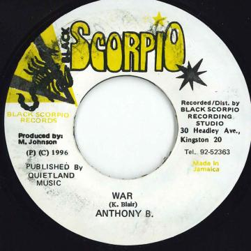 ・アーティスト Anthony B / Mafia & Fluxy ・タイトル War / Version Cas Cas ・レーベル・型番 Black Scorpio NONE ・フォーマット 7インチレコード ・コンディション(盤) 非常に良い(EX) ・コンディション(ジャケット) ・コンディション(帯) オビなし ・特記事項 【EX/SEW 】 サンプル画像です。実際の商品の画像ではありません 商品写真はバーコード/カタログ番号に対応したサンプル画像ですので、お送りする商品の画像ではありません。帯やライナーなどの付属品は、特記事項に記載されている場合のみ含まれます。プロモやカラーレコードなどの仕様についても、該当する場合のみ特記事項に記載しています。 【ご購入前に必ずご確認ください】 ・本店サイト(www.recordcity.jp)とは価格、送料が違います ・本店サイト、その他支店のオーダーとは同梱発送できません ・注文確定後に別の注文を頂いた場合、注文同士の同梱は致しかねます。 ・別倉庫から発送しているため、店頭受け渡しは対応しておりません ・一部商品は他の通販サイトでも販売しているため、ご注文のタイミングによっては商品のご用意ができない場合がございます。 ・土日祝日はお休みです 金曜・祝前日9時以降のご連絡またはご入金は、返答または発送が週明け・祝日明けに順次対応となります。 ・ご購入後のキャンセル不可 ご購入後のキャンセルはいかなる理由においてもお受けできません。ご了承の上、ご購入くださいませ。 ・日本郵便(ゆうパック/ゆうメール)によるお届けになります。 ・中古品であることをご理解ください 当ストアでは中古商品を主に販売しております。中古品であることをご理解の上ご購入ください。また、一部商品はRecordCityオンラインストアで試聴可能です。 ・返品について お客様のご都合による返品は一切承っておりません。 表記の内容と実際の商品に相違がある場合、また針飛び等で返品・返金をご希望される場合は、商品の到着後1週間以内にご連絡ください。商品の返送をこちらで確認後、キャンセル・返金を行います。 コンディションVG以下の商品は返品できません。プレイに影響のない表面のこすれ傷、プレス起因のノイズ盤は返品の対象外です。 【コンディション表記】 ・ほぼ新品(M-)(Like New) 完全な新品。未使用。当店ではほぼ使用しません ・非常に良い(EX)(Excellent) 中古盤として美品な状態。わずかな経年を感じるものの傷みを感じさせない、当店基準で最高の状態 ・良い(VG+)(Very Good Plus) 丁寧に扱われた中古品で、軽い使用感がみられる。 ・可(VG)(Acceptable) 使い込まれた中古品で、「良い」よりもさらに使用感がみられる。 ・悪い(VG-)(Bad) 状態が悪いアイテム。使用の保障はなく、再生不可、針飛び、目立つノイズがあるかもしれない。状態によるクレーム不可。返品不可。 ・非常に悪い(G)(Very Bad) 「悪い」よりさらに状態が悪いアイテム。使用の保障はなく、再生不可、針飛び、目立つノイズがあるかもしれない。状態によるクレーム不可。返品不可。 ・ジャンク(Fair)(Junk/Fair) 割れている、反っている、水ダメージがある、カビ、ジャケットが分離している、ひどい書き込み、ひどい擦れなど最低の状態。使用の保障はなく、再生不可、針飛び、目立つノイズがあるかもしれない。状態によるクレーム不可。返品不可。 ・ジャンク(Poor)(Junk/Poor) 割れている、反っている、水ダメージがある、カビ、ジャケットが分離している、ひどい書き込み、ひどい擦れなど最低の状態。使用の保障はなく、再生不可、針飛び、目立つノイズがあるかもしれない。状態によるクレーム不可。返品不可。