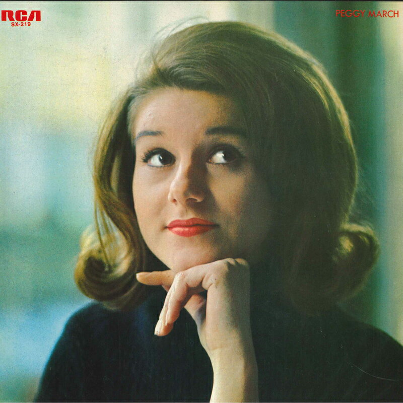 ・アーティスト Peggy March ・タイトル Peggy March Best ・レーベル・型番 RCA SX219 ・フォーマット LPレコード ・コンディション(盤) 非常に良い(EX) ・コンディション(ジャケット) 良い (VG+) ・コンディション(帯) オビなし ・特記事項 【ライナー付き】 【カバー変色】 サンプル画像です。実際の商品の画像ではありません 商品写真はバーコード/カタログ番号に対応したサンプル画像ですので、お送りする商品の画像ではありません。帯やライナーなどの付属品は、特記事項に記載されている場合のみ含まれます。プロモやカラーレコードなどの仕様についても、該当する場合のみ特記事項に記載しています。 【ご購入前に必ずご確認ください】 ・本店サイト(www.recordcity.jp)とは価格、送料が違います ・本店サイト、その他支店のオーダーとは同梱発送できません ・注文確定後に別の注文を頂いた場合、注文同士の同梱は致しかねます。 ・別倉庫から発送しているため、店頭受け渡しは対応しておりません ・一部商品は他の通販サイトでも販売しているため、ご注文のタイミングによっては商品のご用意ができない場合がございます。 ・土日祝日はお休みです 金曜・祝前日9時以降のご連絡またはご入金は、返答または発送が週明け・祝日明けに順次対応となります。 ・ご購入後のキャンセル不可 ご購入後のキャンセルはいかなる理由においてもお受けできません。ご了承の上、ご購入くださいませ。 ・日本郵便(ゆうパック/ゆうメール)によるお届けになります。 ・中古品であることをご理解ください 当ストアでは中古商品を主に販売しております。中古品であることをご理解の上ご購入ください。また、一部商品はRecordCityオンラインストアで試聴可能です。 ・返品について お客様のご都合による返品は一切承っておりません。 表記の内容と実際の商品に相違がある場合、また針飛び等で返品・返金をご希望される場合は、商品の到着後1週間以内にご連絡ください。商品の返送をこちらで確認後、キャンセル・返金を行います。 コンディションVG以下の商品は返品できません。プレイに影響のない表面のこすれ傷、プレス起因のノイズ盤は返品の対象外です。 【コンディション表記】 ・ほぼ新品(M-)(Like New) 完全な新品。未使用。当店ではほぼ使用しません ・非常に良い(EX)(Excellent) 中古盤として美品な状態。わずかな経年を感じるものの傷みを感じさせない、当店基準で最高の状態 ・良い(VG+)(Very Good Plus) 丁寧に扱われた中古品で、軽い使用感がみられる。 ・可(VG)(Acceptable) 使い込まれた中古品で、「良い」よりもさらに使用感がみられる。 ・悪い(VG-)(Bad) 状態が悪いアイテム。使用の保障はなく、再生不可、針飛び、目立つノイズがあるかもしれない。状態によるクレーム不可。返品不可。 ・非常に悪い(G)(Very Bad) 「悪い」よりさらに状態が悪いアイテム。使用の保障はなく、再生不可、針飛び、目立つノイズがあるかもしれない。状態によるクレーム不可。返品不可。 ・ジャンク(Fair)(Junk/Fair) 割れている、反っている、水ダメージがある、カビ、ジャケットが分離している、ひどい書き込み、ひどい擦れなど最低の状態。使用の保障はなく、再生不可、針飛び、目立つノイズがあるかもしれない。状態によるクレーム不可。返品不可。 ・ジャンク(Poor)(Junk/Poor) 割れている、反っている、水ダメージがある、カビ、ジャケットが分離している、ひどい書き込み、ひどい擦れなど最低の状態。使用の保障はなく、再生不可、針飛び、目立つノイズがあるかもしれない。状態によるクレーム不可。返品不可。