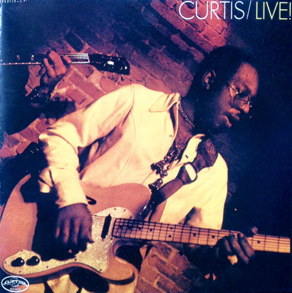 ・アーティスト Curtis Mayfield ・タイトル Curtis / Live! ・レーベル・型番 Curtom CDMS1068 ・フォーマット CD ・コンディション(盤) 良い (VG+) ・コンディション(ジャケット) ・コンディション(帯) オビなし ・特記事項 【ケース擦れ】 サンプル画像です。実際の商品の画像ではありません 商品写真はバーコード/カタログ番号に対応したサンプル画像ですので、お送りする商品の画像ではありません。帯やライナーなどの付属品は、特記事項に記載されている場合のみ含まれます。プロモやカラーレコードなどの仕様についても、該当する場合のみ特記事項に記載しています。 【ご購入前に必ずご確認ください】 ・本店サイト(www.recordcity.jp)とは価格、送料が違います ・本店サイト、その他支店のオーダーとは同梱発送できません ・注文確定後に別の注文を頂いた場合、注文同士の同梱は致しかねます。 ・別倉庫から発送しているため、店頭受け渡しは対応しておりません ・一部商品は他の通販サイトでも販売しているため、ご注文のタイミングによっては商品のご用意ができない場合がございます。 ・土日祝日はお休みです 金曜・祝前日9時以降のご連絡またはご入金は、返答または発送が週明け・祝日明けに順次対応となります。 ・ご購入後のキャンセル不可 ご購入後のキャンセルはいかなる理由においてもお受けできません。ご了承の上、ご購入くださいませ。 ・日本郵便(ゆうパック/ゆうメール)によるお届けになります。 ・中古品であることをご理解ください 当ストアでは中古商品を主に販売しております。中古品であることをご理解の上ご購入ください。また、一部商品はRecordCityオンラインストアで試聴可能です。 ・返品について お客様のご都合による返品は一切承っておりません。 表記の内容と実際の商品に相違がある場合、また針飛び等で返品・返金をご希望される場合は、商品の到着後1週間以内にご連絡ください。商品の返送をこちらで確認後、キャンセル・返金を行います。 コンディションVG以下の商品は返品できません。プレイに影響のない表面のこすれ傷、プレス起因のノイズ盤は返品の対象外です。 【コンディション表記】 ・ほぼ新品(M-)(Like New) 完全な新品。未使用。当店ではほぼ使用しません ・非常に良い(EX)(Excellent) 中古盤として美品な状態。わずかな経年を感じるものの傷みを感じさせない、当店基準で最高の状態 ・良い(VG+)(Very Good Plus) 丁寧に扱われた中古品で、軽い使用感がみられる。 ・可(VG)(Acceptable) 使い込まれた中古品で、「良い」よりもさらに使用感がみられる。 ・悪い(VG-)(Bad) 状態が悪いアイテム。使用の保障はなく、再生不可、針飛び、目立つノイズがあるかもしれない。状態によるクレーム不可。返品不可。 ・非常に悪い(G)(Very Bad) 「悪い」よりさらに状態が悪いアイテム。使用の保障はなく、再生不可、針飛び、目立つノイズがあるかもしれない。状態によるクレーム不可。返品不可。 ・ジャンク(Fair)(Junk/Fair) 割れている、反っている、水ダメージがある、カビ、ジャケットが分離している、ひどい書き込み、ひどい擦れなど最低の状態。使用の保障はなく、再生不可、針飛び、目立つノイズがあるかもしれない。状態によるクレーム不可。返品不可。 ・ジャンク(Poor)(Junk/Poor) 割れている、反っている、水ダメージがある、カビ、ジャケットが分離している、ひどい書き込み、ひどい擦れなど最低の状態。使用の保障はなく、再生不可、針飛び、目立つノイズがあるかもしれない。状態によるクレーム不可。返品不可。