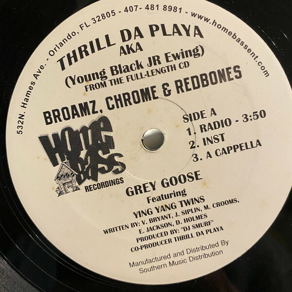 ・アーティスト Thrill Da Playa ・タイトル Broamz, Chrome & Redbones Sampler ・レーベル・型番 Home Bass Entertainment HB12PRO ・フォーマット 12インチレコード ・コンディション(盤) 良い (VG+) ・コンディション(ジャケット) 良い (VG+) ・コンディション(帯) オビなし ・特記事項 【デッドワックス頭出しシール】 サンプル画像です。実際の商品の画像ではありません 商品写真はバーコード/カタログ番号に対応したサンプル画像ですので、お送りする商品の画像ではありません。帯やライナーなどの付属品は、特記事項に記載されている場合のみ含まれます。プロモやカラーレコードなどの仕様についても、該当する場合のみ特記事項に記載しています。 【ご購入前に必ずご確認ください】 ・本店サイト(www.recordcity.jp)とは価格、送料が違います ・本店サイト、その他支店のオーダーとは同梱発送できません ・注文確定後に別の注文を頂いた場合、注文同士の同梱は致しかねます。 ・別倉庫から発送しているため、店頭受け渡しは対応しておりません ・一部商品は他の通販サイトでも販売しているため、ご注文のタイミングによっては商品のご用意ができない場合がございます。 ・土日祝日はお休みです 金曜・祝前日9時以降のご連絡またはご入金は、返答または発送が週明け・祝日明けに順次対応となります。 ・ご購入後のキャンセル不可 ご購入後のキャンセルはいかなる理由においてもお受けできません。ご了承の上、ご購入くださいませ。 ・日本郵便(ゆうパック/ゆうメール)によるお届けになります。 ・中古品であることをご理解ください 当ストアでは中古商品を主に販売しております。中古品であることをご理解の上ご購入ください。また、一部商品はRecordCityオンラインストアで試聴可能です。 ・返品について お客様のご都合による返品は一切承っておりません。 表記の内容と実際の商品に相違がある場合、また針飛び等で返品・返金をご希望される場合は、商品の到着後1週間以内にご連絡ください。商品の返送をこちらで確認後、キャンセル・返金を行います。 コンディションVG以下の商品は返品できません。プレイに影響のない表面のこすれ傷、プレス起因のノイズ盤は返品の対象外です。 【コンディション表記】 ・ほぼ新品(M-)(Like New) 完全な新品。未使用。当店ではほぼ使用しません ・非常に良い(EX)(Excellent) 中古盤として美品な状態。わずかな経年を感じるものの傷みを感じさせない、当店基準で最高の状態 ・良い(VG+)(Very Good Plus) 丁寧に扱われた中古品で、軽い使用感がみられる。 ・可(VG)(Acceptable) 使い込まれた中古品で、「良い」よりもさらに使用感がみられる。 ・悪い(VG-)(Bad) 状態が悪いアイテム。使用の保障はなく、再生不可、針飛び、目立つノイズがあるかもしれない。状態によるクレーム不可。返品不可。 ・非常に悪い(G)(Very Bad) 「悪い」よりさらに状態が悪いアイテム。使用の保障はなく、再生不可、針飛び、目立つノイズがあるかもしれない。状態によるクレーム不可。返品不可。 ・ジャンク(Fair)(Junk/Fair) 割れている、反っている、水ダメージがある、カビ、ジャケットが分離している、ひどい書き込み、ひどい擦れなど最低の状態。使用の保障はなく、再生不可、針飛び、目立つノイズがあるかもしれない。状態によるクレーム不可。返品不可。 ・ジャンク(Poor)(Junk/Poor) 割れている、反っている、水ダメージがある、カビ、ジャケットが分離している、ひどい書き込み、ひどい擦れなど最低の状態。使用の保障はなく、再生不可、針飛び、目立つノイズがあるかもしれない。状態によるクレーム不可。返品不可。