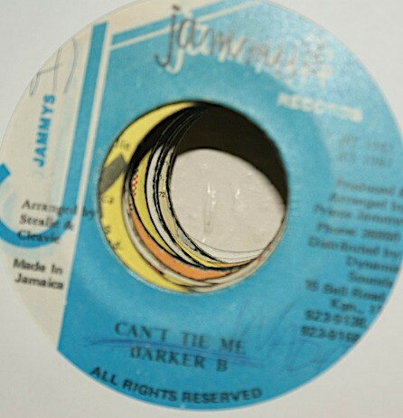 ・アーティスト Barker B ・タイトル Can't Tie Me ・レーベル・型番 Jammy's Records NONE ・フォーマット 7インチレコード ・コンディション(盤) 良い (VG+) ・コンディション(ジャケット) ・コンディション(帯) オビなし ・特記事項 サンプル画像です。実際の商品の画像ではありません 商品写真はバーコード/カタログ番号に対応したサンプル画像ですので、お送りする商品の画像ではありません。帯やライナーなどの付属品は、特記事項に記載されている場合のみ含まれます。プロモやカラーレコードなどの仕様についても、該当する場合のみ特記事項に記載しています。 【ご購入前に必ずご確認ください】 ・本店サイト(www.recordcity.jp)とは価格、送料が違います ・本店サイト、その他支店のオーダーとは同梱発送できません ・注文確定後に別の注文を頂いた場合、注文同士の同梱は致しかねます。 ・別倉庫から発送しているため、店頭受け渡しは対応しておりません ・一部商品は他の通販サイトでも販売しているため、ご注文のタイミングによっては商品のご用意ができない場合がございます。 ・土日祝日はお休みです 金曜・祝前日9時以降のご連絡またはご入金は、返答または発送が週明け・祝日明けに順次対応となります。 ・ご購入後のキャンセル不可 ご購入後のキャンセルはいかなる理由においてもお受けできません。ご了承の上、ご購入くださいませ。 ・日本郵便(ゆうパック/ゆうメール)によるお届けになります。 ・中古品であることをご理解ください 当ストアでは中古商品を主に販売しております。中古品であることをご理解の上ご購入ください。また、一部商品はRecordCityオンラインストアで試聴可能です。 ・返品について お客様のご都合による返品は一切承っておりません。 表記の内容と実際の商品に相違がある場合、また針飛び等で返品・返金をご希望される場合は、商品の到着後1週間以内にご連絡ください。商品の返送をこちらで確認後、キャンセル・返金を行います。 コンディションVG以下の商品は返品できません。プレイに影響のない表面のこすれ傷、プレス起因のノイズ盤は返品の対象外です。 【コンディション表記】 ・ほぼ新品(M-)(Like New) 完全な新品。未使用。当店ではほぼ使用しません ・非常に良い(EX)(Excellent) 中古盤として美品な状態。わずかな経年を感じるものの傷みを感じさせない、当店基準で最高の状態 ・良い(VG+)(Very Good Plus) 丁寧に扱われた中古品で、軽い使用感がみられる。 ・可(VG)(Acceptable) 使い込まれた中古品で、「良い」よりもさらに使用感がみられる。 ・悪い(VG-)(Bad) 状態が悪いアイテム。使用の保障はなく、再生不可、針飛び、目立つノイズがあるかもしれない。状態によるクレーム不可。返品不可。 ・非常に悪い(G)(Very Bad) 「悪い」よりさらに状態が悪いアイテム。使用の保障はなく、再生不可、針飛び、目立つノイズがあるかもしれない。状態によるクレーム不可。返品不可。 ・ジャンク(Fair)(Junk/Fair) 割れている、反っている、水ダメージがある、カビ、ジャケットが分離している、ひどい書き込み、ひどい擦れなど最低の状態。使用の保障はなく、再生不可、針飛び、目立つノイズがあるかもしれない。状態によるクレーム不可。返品不可。 ・ジャンク(Poor)(Junk/Poor) 割れている、反っている、水ダメージがある、カビ、ジャケットが分離している、ひどい書き込み、ひどい擦れなど最低の状態。使用の保障はなく、再生不可、針飛び、目立つノイズがあるかもしれない。状態によるクレーム不可。返品不可。