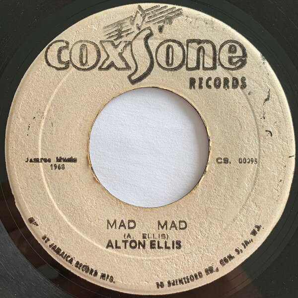 ・アーティスト Alton Ellis ・タイトル Mad Mad ・レーベル・型番 Coxsone Records CS00095 ・フォーマット 7インチレコード ・コンディション(盤) 良い (VG+) ・コンディション(ジャケット) プレインカバー（元ジャケット／カバー無し） ・コンディション(帯) オビなし ・特記事項 【レーベルに書き込み】 サンプル画像です。実際の商品の画像ではありません 商品写真はバーコード/カタログ番号に対応したサンプル画像ですので、お送りする商品の画像ではありません。帯やライナーなどの付属品は、特記事項に記載されている場合のみ含まれます。プロモやカラーレコードなどの仕様についても、該当する場合のみ特記事項に記載しています。 【ご購入前に必ずご確認ください】 ・本店サイト(www.recordcity.jp)とは価格、送料が違います ・本店サイト、その他支店のオーダーとは同梱発送できません ・注文確定後に別の注文を頂いた場合、注文同士の同梱は致しかねます。 ・別倉庫から発送しているため、店頭受け渡しは対応しておりません ・一部商品は他の通販サイトでも販売しているため、ご注文のタイミングによっては商品のご用意ができない場合がございます。 ・土日祝日はお休みです 金曜・祝前日9時以降のご連絡またはご入金は、返答または発送が週明け・祝日明けに順次対応となります。 ・ご購入後のキャンセル不可 ご購入後のキャンセルはいかなる理由においてもお受けできません。ご了承の上、ご購入くださいませ。 ・日本郵便(ゆうパック/ゆうメール)によるお届けになります。 ・中古品であることをご理解ください 当ストアでは中古商品を主に販売しております。中古品であることをご理解の上ご購入ください。また、一部商品はRecordCityオンラインストアで試聴可能です。 ・返品について お客様のご都合による返品は一切承っておりません。 表記の内容と実際の商品に相違がある場合、また針飛び等で返品・返金をご希望される場合は、商品の到着後1週間以内にご連絡ください。商品の返送をこちらで確認後、キャンセル・返金を行います。 コンディションVG以下の商品は返品できません。プレイに影響のない表面のこすれ傷、プレス起因のノイズ盤は返品の対象外です。 【コンディション表記】 ・ほぼ新品(M-)(Like New) 完全な新品。未使用。当店ではほぼ使用しません ・非常に良い(EX)(Excellent) 中古盤として美品な状態。わずかな経年を感じるものの傷みを感じさせない、当店基準で最高の状態 ・良い(VG+)(Very Good Plus) 丁寧に扱われた中古品で、軽い使用感がみられる。 ・可(VG)(Acceptable) 使い込まれた中古品で、「良い」よりもさらに使用感がみられる。 ・悪い(VG-)(Bad) 状態が悪いアイテム。使用の保障はなく、再生不可、針飛び、目立つノイズがあるかもしれない。状態によるクレーム不可。返品不可。 ・非常に悪い(G)(Very Bad) 「悪い」よりさらに状態が悪いアイテム。使用の保障はなく、再生不可、針飛び、目立つノイズがあるかもしれない。状態によるクレーム不可。返品不可。 ・ジャンク(Fair)(Junk/Fair) 割れている、反っている、水ダメージがある、カビ、ジャケットが分離している、ひどい書き込み、ひどい擦れなど最低の状態。使用の保障はなく、再生不可、針飛び、目立つノイズがあるかもしれない。状態によるクレーム不可。返品不可。 ・ジャンク(Poor)(Junk/Poor) 割れている、反っている、水ダメージがある、カビ、ジャケットが分離している、ひどい書き込み、ひどい擦れなど最低の状態。使用の保障はなく、再生不可、針飛び、目立つノイズがあるかもしれない。状態によるクレーム不可。返品不可。