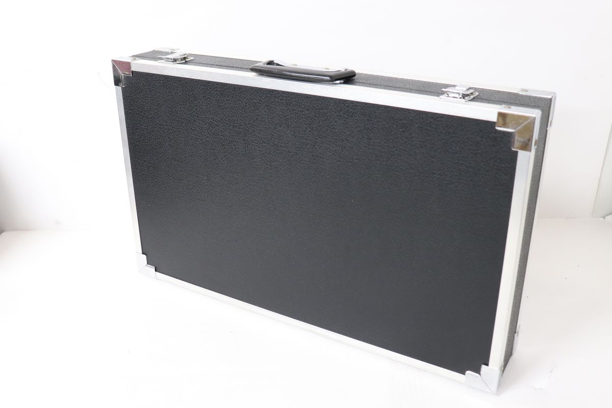 ・商品説明 メーカー不明 エフェクターボードケース 商品状態：B　標準的な中古品 ■W50xD30xH9　外形寸法 参考重量：1800(g) ご購入前に必ずご確認ください ・ご購入者様都合によるご購入後のキャンセル・返品は、いかなる理由においてもお受けできません。 ・送料および代引き手数料はご購入者様のご負担となります。 ・決済期日までにご入金が確認できない場合は、「ご購入者様都合」にてキャンセルさせていただきます。 ・状況により、配送方法を変更させていただく場合がございます。 ・ご注文確定後の商品の追加や複数注文の同梱対応は、一切承っておりません。 ・土日・祝日は原則として発送業務を行っておりません。 ・商品説明は正確に記載するよう努めておりますが、中古品は予期せぬ傷や汚れ等がある場合がございます。ご理解のうえご購入ください。 4372863