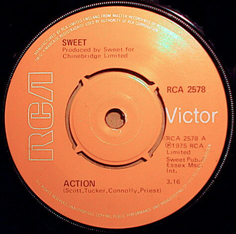 ・アーティスト Sweet ・タイトル Action ・レーベル・型番 RCA Victor RCA2578 ・フォーマット 7インチレコード ・コンディション(盤) 良い (VG+) ・コンディション(ジャケット) プレインカバー（元ジャケット／カバー無し） ・コンディション(帯) オビなし ・特記事項 【レーベルに書き込み】【カバー破れ】【カバー折れ/しわ】【Company Sleeve, Knockout Centre】 サンプル画像です。実際の商品の画像ではありません 商品写真はバーコード/カタログ番号に対応したサンプル画像ですので、お送りする商品の画像ではありません。帯やライナーなどの付属品は、特記事項に記載されている場合のみ含まれます。プロモやカラーレコードなどの仕様についても、該当する場合のみ特記事項に記載しています。 【ご購入前に必ずご確認ください】 ・本店サイト(www.recordcity.jp)とは価格、送料が違います ・本店サイト、その他支店のオーダーとは同梱発送できません ・注文確定後に別の注文を頂いた場合、注文同士の同梱は致しかねます。 ・別倉庫から発送しているため、店頭受け渡しは対応しておりません ・一部商品は他の通販サイトでも販売しているため、ご注文のタイミングによっては商品のご用意ができない場合がございます。 ・土日祝日はお休みです 金曜・祝前日9時以降のご連絡またはご入金は、返答または発送が週明け・祝日明けに順次対応となります。 ・ご購入後のキャンセル不可 ご購入後のキャンセルはいかなる理由においてもお受けできません。ご了承の上、ご購入くださいませ。 ・日本郵便(ゆうパック/ゆうメール)によるお届けになります。 ・中古品であることをご理解ください 当ストアでは中古商品を主に販売しております。中古品であることをご理解の上ご購入ください。また、一部商品はRecordCityオンラインストアで試聴可能です。 ・返品について お客様のご都合による返品は一切承っておりません。 表記の内容と実際の商品に相違がある場合、また針飛び等で返品・返金をご希望される場合は、商品の到着後1週間以内にご連絡ください。商品の返送をこちらで確認後、キャンセル・返金を行います。 コンディションVG以下の商品は返品できません。プレイに影響のない表面のこすれ傷、プレス起因のノイズ盤は返品の対象外です。 【コンディション表記】 ・ほぼ新品(M-)(Like New) 完全な新品。未使用。当店ではほぼ使用しません ・非常に良い(EX)(Excellent) 中古盤として美品な状態。わずかな経年を感じるものの傷みを感じさせない、当店基準で最高の状態 ・良い(VG+)(Very Good Plus) 丁寧に扱われた中古品で、軽い使用感がみられる。 ・可(VG)(Acceptable) 使い込まれた中古品で、「良い」よりもさらに使用感がみられる。 ・悪い(VG-)(Bad) 状態が悪いアイテム。使用の保障はなく、再生不可、針飛び、目立つノイズがあるかもしれない。状態によるクレーム不可。返品不可。 ・非常に悪い(G)(Very Bad) 「悪い」よりさらに状態が悪いアイテム。使用の保障はなく、再生不可、針飛び、目立つノイズがあるかもしれない。状態によるクレーム不可。返品不可。 ・ジャンク(Fair)(Junk/Fair) 割れている、反っている、水ダメージがある、カビ、ジャケットが分離している、ひどい書き込み、ひどい擦れなど最低の状態。使用の保障はなく、再生不可、針飛び、目立つノイズがあるかもしれない。状態によるクレーム不可。返品不可。 ・ジャンク(Poor)(Junk/Poor) 割れている、反っている、水ダメージがある、カビ、ジャケットが分離している、ひどい書き込み、ひどい擦れなど最低の状態。使用の保障はなく、再生不可、針飛び、目立つノイズがあるかもしれない。状態によるクレーム不可。返品不可。