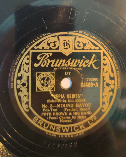 ・アーティスト Pete Brown & His Band ・タイトル Mound Bayou / Unlucky Woman ・レーベル・型番 BRUNSWICK 03409 ・フォーマット 78回転SP盤レコード ・コンディション(盤) 良い (VG+) ・コンディション(ジャケット) 良い (VG+) ・コンディション(帯) オビなし ・特記事項 【※再生コンディションによる返品不可】 サンプル画像です。実際の商品の画像ではありません 商品写真はバーコード/カタログ番号に対応したサンプル画像ですので、お送りする商品の画像ではありません。帯やライナーなどの付属品は、特記事項に記載されている場合のみ含まれます。プロモやカラーレコードなどの仕様についても、該当する場合のみ特記事項に記載しています。 【ご購入前に必ずご確認ください】 ・本店サイト(www.recordcity.jp)とは価格、送料が違います ・本店サイト、その他支店のオーダーとは同梱発送できません ・注文確定後に別の注文を頂いた場合、注文同士の同梱は致しかねます。 ・別倉庫から発送しているため、店頭受け渡しは対応しておりません ・一部商品は他の通販サイトでも販売しているため、ご注文のタイミングによっては商品のご用意ができない場合がございます。 ・土日祝日はお休みです 金曜・祝前日9時以降のご連絡またはご入金は、返答または発送が週明け・祝日明けに順次対応となります。 ・ご購入後のキャンセル不可 ご購入後のキャンセルはいかなる理由においてもお受けできません。ご了承の上、ご購入くださいませ。 ・日本郵便(ゆうパック/ゆうメール)によるお届けになります。 ・中古品であることをご理解ください 当ストアでは中古商品を主に販売しております。中古品であることをご理解の上ご購入ください。また、一部商品はRecordCityオンラインストアで試聴可能です。 ・返品について お客様のご都合による返品は一切承っておりません。 表記の内容と実際の商品に相違がある場合、また針飛び等で返品・返金をご希望される場合は、商品の到着後1週間以内にご連絡ください。商品の返送をこちらで確認後、キャンセル・返金を行います。 コンディションVG以下の商品は返品できません。プレイに影響のない表面のこすれ傷、プレス起因のノイズ盤は返品の対象外です。 【コンディション表記】 ・ほぼ新品(M-)(Like New) 完全な新品。未使用。当店ではほぼ使用しません ・非常に良い(EX)(Excellent) 中古盤として美品な状態。わずかな経年を感じるものの傷みを感じさせない、当店基準で最高の状態 ・良い(VG+)(Very Good Plus) 丁寧に扱われた中古品で、軽い使用感がみられる。 ・可(VG)(Acceptable) 使い込まれた中古品で、「良い」よりもさらに使用感がみられる。 ・悪い(VG-)(Bad) 状態が悪いアイテム。使用の保障はなく、再生不可、針飛び、目立つノイズがあるかもしれない。状態によるクレーム不可。返品不可。 ・非常に悪い(G)(Very Bad) 「悪い」よりさらに状態が悪いアイテム。使用の保障はなく、再生不可、針飛び、目立つノイズがあるかもしれない。状態によるクレーム不可。返品不可。 ・ジャンク(Fair)(Junk/Fair) 割れている、反っている、水ダメージがある、カビ、ジャケットが分離している、ひどい書き込み、ひどい擦れなど最低の状態。使用の保障はなく、再生不可、針飛び、目立つノイズがあるかもしれない。状態によるクレーム不可。返品不可。 ・ジャンク(Poor)(Junk/Poor) 割れている、反っている、水ダメージがある、カビ、ジャケットが分離している、ひどい書き込み、ひどい擦れなど最低の状態。使用の保障はなく、再生不可、針飛び、目立つノイズがあるかもしれない。状態によるクレーム不可。返品不可。