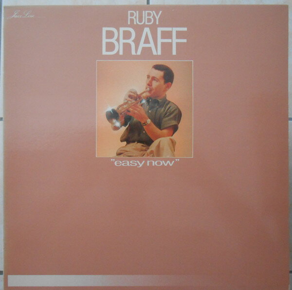 ・アーティスト Ruby Braff ・タイトル Easy Now ・レーベル・型番 RCA PL45140 ・フォーマット LPレコード ・コンディション(盤) 良い (VG+) ・コンディション(ジャケット) 良い (VG+) ・コンディション(帯) オビなし ・特記事項 【カバー軽い変色】 サンプル画像です。実際の商品の画像ではありません 商品写真はバーコード/カタログ番号に対応したサンプル画像ですので、お送りする商品の画像ではありません。帯やライナーなどの付属品は、特記事項に記載されている場合のみ含まれます。プロモやカラーレコードなどの仕様についても、該当する場合のみ特記事項に記載しています。 【ご購入前に必ずご確認ください】 ・本店サイト(www.recordcity.jp)とは価格、送料が違います ・本店サイト、その他支店のオーダーとは同梱発送できません ・注文確定後に別の注文を頂いた場合、注文同士の同梱は致しかねます。 ・別倉庫から発送しているため、店頭受け渡しは対応しておりません ・一部商品は他の通販サイトでも販売しているため、ご注文のタイミングによっては商品のご用意ができない場合がございます。 ・土日祝日はお休みです 金曜・祝前日9時以降のご連絡またはご入金は、返答または発送が週明け・祝日明けに順次対応となります。 ・ご購入後のキャンセル不可 ご購入後のキャンセルはいかなる理由においてもお受けできません。ご了承の上、ご購入くださいませ。 ・日本郵便(ゆうパック/ゆうメール)によるお届けになります。 ・中古品であることをご理解ください 当ストアでは中古商品を主に販売しております。中古品であることをご理解の上ご購入ください。また、一部商品はRecordCityオンラインストアで試聴可能です。 ・返品について お客様のご都合による返品は一切承っておりません。 表記の内容と実際の商品に相違がある場合、また針飛び等で返品・返金をご希望される場合は、商品の到着後1週間以内にご連絡ください。商品の返送をこちらで確認後、キャンセル・返金を行います。 コンディションVG以下の商品は返品できません。プレイに影響のない表面のこすれ傷、プレス起因のノイズ盤は返品の対象外です。 【コンディション表記】 ・ほぼ新品(M-)(Like New) 完全な新品。未使用。当店ではほぼ使用しません ・非常に良い(EX)(Excellent) 中古盤として美品な状態。わずかな経年を感じるものの傷みを感じさせない、当店基準で最高の状態 ・良い(VG+)(Very Good Plus) 丁寧に扱われた中古品で、軽い使用感がみられる。 ・可(VG)(Acceptable) 使い込まれた中古品で、「良い」よりもさらに使用感がみられる。 ・悪い(VG-)(Bad) 状態が悪いアイテム。使用の保障はなく、再生不可、針飛び、目立つノイズがあるかもしれない。状態によるクレーム不可。返品不可。 ・非常に悪い(G)(Very Bad) 「悪い」よりさらに状態が悪いアイテム。使用の保障はなく、再生不可、針飛び、目立つノイズがあるかもしれない。状態によるクレーム不可。返品不可。 ・ジャンク(Fair)(Junk/Fair) 割れている、反っている、水ダメージがある、カビ、ジャケットが分離している、ひどい書き込み、ひどい擦れなど最低の状態。使用の保障はなく、再生不可、針飛び、目立つノイズがあるかもしれない。状態によるクレーム不可。返品不可。 ・ジャンク(Poor)(Junk/Poor) 割れている、反っている、水ダメージがある、カビ、ジャケットが分離している、ひどい書き込み、ひどい擦れなど最低の状態。使用の保障はなく、再生不可、針飛び、目立つノイズがあるかもしれない。状態によるクレーム不可。返品不可。