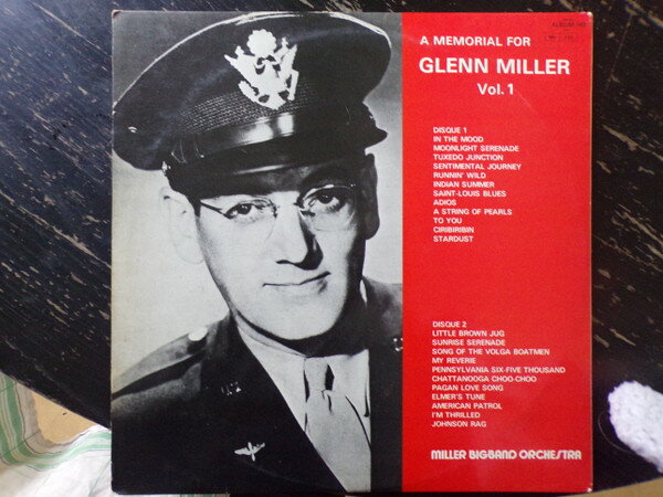 ・アーティスト Glenn Miller Orchestra ・タイトル A Memorial For Glenn Miller Vol.1 ・レーベル・型番 Disques Festival ALBUM149 ・フォーマット LPレコード ・コンディション(盤) 非常に良い(EX) ・コンディション(ジャケット) 良い (VG+) ・コンディション(帯) オビなし ・特記事項 サンプル画像です。実際の商品の画像ではありません 商品写真はバーコード/カタログ番号に対応したサンプル画像ですので、お送りする商品の画像ではありません。帯やライナーなどの付属品は、特記事項に記載されている場合のみ含まれます。プロモやカラーレコードなどの仕様についても、該当する場合のみ特記事項に記載しています。 【ご購入前に必ずご確認ください】 ・本店サイト(www.recordcity.jp)とは価格、送料が違います ・本店サイト、その他支店のオーダーとは同梱発送できません ・注文確定後に別の注文を頂いた場合、注文同士の同梱は致しかねます。 ・別倉庫から発送しているため、店頭受け渡しは対応しておりません ・一部商品は他の通販サイトでも販売しているため、ご注文のタイミングによっては商品のご用意ができない場合がございます。 ・土日祝日はお休みです 金曜・祝前日9時以降のご連絡またはご入金は、返答または発送が週明け・祝日明けに順次対応となります。 ・ご購入後のキャンセル不可 ご購入後のキャンセルはいかなる理由においてもお受けできません。ご了承の上、ご購入くださいませ。 ・日本郵便(ゆうパック/ゆうメール)によるお届けになります。 ・中古品であることをご理解ください 当ストアでは中古商品を主に販売しております。中古品であることをご理解の上ご購入ください。また、一部商品はRecordCityオンラインストアで試聴可能です。 ・返品について お客様のご都合による返品は一切承っておりません。 表記の内容と実際の商品に相違がある場合、また針飛び等で返品・返金をご希望される場合は、商品の到着後1週間以内にご連絡ください。商品の返送をこちらで確認後、キャンセル・返金を行います。 コンディションVG以下の商品は返品できません。プレイに影響のない表面のこすれ傷、プレス起因のノイズ盤は返品の対象外です。 【コンディション表記】 ・ほぼ新品(M-)(Like New) 完全な新品。未使用。当店ではほぼ使用しません ・非常に良い(EX)(Excellent) 中古盤として美品な状態。わずかな経年を感じるものの傷みを感じさせない、当店基準で最高の状態 ・良い(VG+)(Very Good Plus) 丁寧に扱われた中古品で、軽い使用感がみられる。 ・可(VG)(Acceptable) 使い込まれた中古品で、「良い」よりもさらに使用感がみられる。 ・悪い(VG-)(Bad) 状態が悪いアイテム。使用の保障はなく、再生不可、針飛び、目立つノイズがあるかもしれない。状態によるクレーム不可。返品不可。 ・非常に悪い(G)(Very Bad) 「悪い」よりさらに状態が悪いアイテム。使用の保障はなく、再生不可、針飛び、目立つノイズがあるかもしれない。状態によるクレーム不可。返品不可。 ・ジャンク(Fair)(Junk/Fair) 割れている、反っている、水ダメージがある、カビ、ジャケットが分離している、ひどい書き込み、ひどい擦れなど最低の状態。使用の保障はなく、再生不可、針飛び、目立つノイズがあるかもしれない。状態によるクレーム不可。返品不可。 ・ジャンク(Poor)(Junk/Poor) 割れている、反っている、水ダメージがある、カビ、ジャケットが分離している、ひどい書き込み、ひどい擦れなど最低の状態。使用の保障はなく、再生不可、針飛び、目立つノイズがあるかもしれない。状態によるクレーム不可。返品不可。