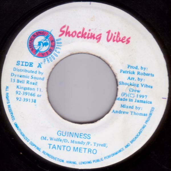 ・アーティスト Tanto Metro / Little Lenny ・タイトル Guinness / The Freaks ・レーベル・型番 Shocking Vibes NONE ・フォーマット 7インチレコード ・コンディション(盤) 良い (VG+) ・コンディション(ジャケット) ・コンディション(帯) オビなし ・特記事項 サンプル画像です。実際の商品の画像ではありません 商品写真はバーコード/カタログ番号に対応したサンプル画像ですので、お送りする商品の画像ではありません。帯やライナーなどの付属品は、特記事項に記載されている場合のみ含まれます。プロモやカラーレコードなどの仕様についても、該当する場合のみ特記事項に記載しています。 【ご購入前に必ずご確認ください】 ・本店サイト(www.recordcity.jp)とは価格、送料が違います ・本店サイト、その他支店のオーダーとは同梱発送できません ・注文確定後に別の注文を頂いた場合、注文同士の同梱は致しかねます。 ・別倉庫から発送しているため、店頭受け渡しは対応しておりません ・一部商品は他の通販サイトでも販売しているため、ご注文のタイミングによっては商品のご用意ができない場合がございます。 ・土日祝日はお休みです 金曜・祝前日9時以降のご連絡またはご入金は、返答または発送が週明け・祝日明けに順次対応となります。 ・ご購入後のキャンセル不可 ご購入後のキャンセルはいかなる理由においてもお受けできません。ご了承の上、ご購入くださいませ。 ・日本郵便(ゆうパック/ゆうメール)によるお届けになります。 ・中古品であることをご理解ください 当ストアでは中古商品を主に販売しております。中古品であることをご理解の上ご購入ください。また、一部商品はRecordCityオンラインストアで試聴可能です。 ・返品について お客様のご都合による返品は一切承っておりません。 表記の内容と実際の商品に相違がある場合、また針飛び等で返品・返金をご希望される場合は、商品の到着後1週間以内にご連絡ください。商品の返送をこちらで確認後、キャンセル・返金を行います。 コンディションVG以下の商品は返品できません。プレイに影響のない表面のこすれ傷、プレス起因のノイズ盤は返品の対象外です。 【コンディション表記】 ・ほぼ新品(M-)(Like New) 完全な新品。未使用。当店ではほぼ使用しません ・非常に良い(EX)(Excellent) 中古盤として美品な状態。わずかな経年を感じるものの傷みを感じさせない、当店基準で最高の状態 ・良い(VG+)(Very Good Plus) 丁寧に扱われた中古品で、軽い使用感がみられる。 ・可(VG)(Acceptable) 使い込まれた中古品で、「良い」よりもさらに使用感がみられる。 ・悪い(VG-)(Bad) 状態が悪いアイテム。使用の保障はなく、再生不可、針飛び、目立つノイズがあるかもしれない。状態によるクレーム不可。返品不可。 ・非常に悪い(G)(Very Bad) 「悪い」よりさらに状態が悪いアイテム。使用の保障はなく、再生不可、針飛び、目立つノイズがあるかもしれない。状態によるクレーム不可。返品不可。 ・ジャンク(Fair)(Junk/Fair) 割れている、反っている、水ダメージがある、カビ、ジャケットが分離している、ひどい書き込み、ひどい擦れなど最低の状態。使用の保障はなく、再生不可、針飛び、目立つノイズがあるかもしれない。状態によるクレーム不可。返品不可。 ・ジャンク(Poor)(Junk/Poor) 割れている、反っている、水ダメージがある、カビ、ジャケットが分離している、ひどい書き込み、ひどい擦れなど最低の状態。使用の保障はなく、再生不可、針飛び、目立つノイズがあるかもしれない。状態によるクレーム不可。返品不可。
