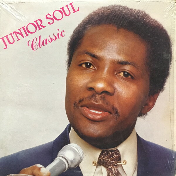 ・アーティスト Junior Soul ・タイトル Classic ・レーベル・型番 2M Records Ltd. 2M1001 ・フォーマット LPレコード ・コンディション(盤) 良い (VG+) ・コンディション(ジャケット) 良い (VG+) ・コンディション(帯) オビなし ・特記事項 【カバーにシール付着】【表カバーに書き込み】 サンプル画像です。実際の商品の画像ではありません 商品写真はバーコード/カタログ番号に対応したサンプル画像ですので、お送りする商品の画像ではありません。帯やライナーなどの付属品は、特記事項に記載されている場合のみ含まれます。プロモやカラーレコードなどの仕様についても、該当する場合のみ特記事項に記載しています。 【ご購入前に必ずご確認ください】 ・本店サイト(www.recordcity.jp)とは価格、送料が違います ・本店サイト、その他支店のオーダーとは同梱発送できません ・注文確定後に別の注文を頂いた場合、注文同士の同梱は致しかねます。 ・別倉庫から発送しているため、店頭受け渡しは対応しておりません ・一部商品は他の通販サイトでも販売しているため、ご注文のタイミングによっては商品のご用意ができない場合がございます。 ・土日祝日はお休みです 金曜・祝前日9時以降のご連絡またはご入金は、返答または発送が週明け・祝日明けに順次対応となります。 ・ご購入後のキャンセル不可 ご購入後のキャンセルはいかなる理由においてもお受けできません。ご了承の上、ご購入くださいませ。 ・日本郵便(ゆうパック/ゆうメール)によるお届けになります。 ・中古品であることをご理解ください 当ストアでは中古商品を主に販売しております。中古品であることをご理解の上ご購入ください。また、一部商品はRecordCityオンラインストアで試聴可能です。 ・返品について お客様のご都合による返品は一切承っておりません。 表記の内容と実際の商品に相違がある場合、また針飛び等で返品・返金をご希望される場合は、商品の到着後1週間以内にご連絡ください。商品の返送をこちらで確認後、キャンセル・返金を行います。 コンディションVG以下の商品は返品できません。プレイに影響のない表面のこすれ傷、プレス起因のノイズ盤は返品の対象外です。 【コンディション表記】 ・ほぼ新品(M-)(Like New) 完全な新品。未使用。当店ではほぼ使用しません ・非常に良い(EX)(Excellent) 中古盤として美品な状態。わずかな経年を感じるものの傷みを感じさせない、当店基準で最高の状態 ・良い(VG+)(Very Good Plus) 丁寧に扱われた中古品で、軽い使用感がみられる。 ・可(VG)(Acceptable) 使い込まれた中古品で、「良い」よりもさらに使用感がみられる。 ・悪い(VG-)(Bad) 状態が悪いアイテム。使用の保障はなく、再生不可、針飛び、目立つノイズがあるかもしれない。状態によるクレーム不可。返品不可。 ・非常に悪い(G)(Very Bad) 「悪い」よりさらに状態が悪いアイテム。使用の保障はなく、再生不可、針飛び、目立つノイズがあるかもしれない。状態によるクレーム不可。返品不可。 ・ジャンク(Fair)(Junk/Fair) 割れている、反っている、水ダメージがある、カビ、ジャケットが分離している、ひどい書き込み、ひどい擦れなど最低の状態。使用の保障はなく、再生不可、針飛び、目立つノイズがあるかもしれない。状態によるクレーム不可。返品不可。 ・ジャンク(Poor)(Junk/Poor) 割れている、反っている、水ダメージがある、カビ、ジャケットが分離している、ひどい書き込み、ひどい擦れなど最低の状態。使用の保障はなく、再生不可、針飛び、目立つノイズがあるかもしれない。状態によるクレーム不可。返品不可。