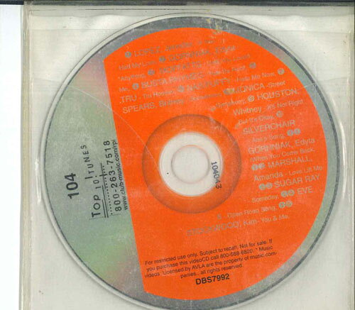 ・アーティスト Various ・タイトル 104 Top 10 Tunes ・レーベル・型番 CLUB MUSIC DBS7992 ・フォーマット CD ・コンディション(盤) 非常に良い(EX) ・コンディション(ジャケット) 良い (VG+) ・コンディション(帯) オビなし ・特記事項 サンプル画像です。実際の商品の画像ではありません 商品写真はバーコード/カタログ番号に対応したサンプル画像ですので、お送りする商品の画像ではありません。帯やライナーなどの付属品は、特記事項に記載されている場合のみ含まれます。プロモやカラーレコードなどの仕様についても、該当する場合のみ特記事項に記載しています。 【ご購入前に必ずご確認ください】 ・本店サイト(www.recordcity.jp)とは価格、送料が違います ・本店サイト、その他支店のオーダーとは同梱発送できません ・注文確定後に別の注文を頂いた場合、注文同士の同梱は致しかねます。 ・別倉庫から発送しているため、店頭受け渡しは対応しておりません ・一部商品は他の通販サイトでも販売しているため、ご注文のタイミングによっては商品のご用意ができない場合がございます。 ・土日祝日はお休みです 金曜・祝前日9時以降のご連絡またはご入金は、返答または発送が週明け・祝日明けに順次対応となります。 ・ご購入後のキャンセル不可 ご購入後のキャンセルはいかなる理由においてもお受けできません。ご了承の上、ご購入くださいませ。 ・日本郵便(ゆうパック/ゆうメール)によるお届けになります。 ・中古品であることをご理解ください 当ストアでは中古商品を主に販売しております。中古品であることをご理解の上ご購入ください。また、一部商品はRecordCityオンラインストアで試聴可能です。 ・返品について お客様のご都合による返品は一切承っておりません。 表記の内容と実際の商品に相違がある場合、また針飛び等で返品・返金をご希望される場合は、商品の到着後1週間以内にご連絡ください。商品の返送をこちらで確認後、キャンセル・返金を行います。 コンディションVG以下の商品は返品できません。プレイに影響のない表面のこすれ傷、プレス起因のノイズ盤は返品の対象外です。 【コンディション表記】 ・ほぼ新品(M-)(Like New) 完全な新品。未使用。当店ではほぼ使用しません ・非常に良い(EX)(Excellent) 中古盤として美品な状態。わずかな経年を感じるものの傷みを感じさせない、当店基準で最高の状態 ・良い(VG+)(Very Good Plus) 丁寧に扱われた中古品で、軽い使用感がみられる。 ・可(VG)(Acceptable) 使い込まれた中古品で、「良い」よりもさらに使用感がみられる。 ・悪い(VG-)(Bad) 状態が悪いアイテム。使用の保障はなく、再生不可、針飛び、目立つノイズがあるかもしれない。状態によるクレーム不可。返品不可。 ・非常に悪い(G)(Very Bad) 「悪い」よりさらに状態が悪いアイテム。使用の保障はなく、再生不可、針飛び、目立つノイズがあるかもしれない。状態によるクレーム不可。返品不可。 ・ジャンク(Fair)(Junk/Fair) 割れている、反っている、水ダメージがある、カビ、ジャケットが分離している、ひどい書き込み、ひどい擦れなど最低の状態。使用の保障はなく、再生不可、針飛び、目立つノイズがあるかもしれない。状態によるクレーム不可。返品不可。 ・ジャンク(Poor)(Junk/Poor) 割れている、反っている、水ダメージがある、カビ、ジャケットが分離している、ひどい書き込み、ひどい擦れなど最低の状態。使用の保障はなく、再生不可、針飛び、目立つノイズがあるかもしれない。状態によるクレーム不可。返品不可。