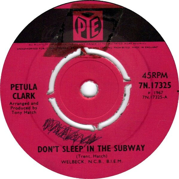 ・アーティスト Petula Clark ・タイトル Don't Sleep In The Subway ・レーベル・型番 Pye Records 7N17325 ・フォーマット 7インチレコード ・コンディション(盤) 良い (VG+) ・コンディション(ジャケット) カバーなし ・コンディション(帯) オビなし ・特記事項 サンプル画像です。実際の商品の画像ではありません 商品写真はバーコード/カタログ番号に対応したサンプル画像ですので、お送りする商品の画像ではありません。帯やライナーなどの付属品は、特記事項に記載されている場合のみ含まれます。プロモやカラーレコードなどの仕様についても、該当する場合のみ特記事項に記載しています。 【ご購入前に必ずご確認ください】 ・本店サイト(www.recordcity.jp)とは価格、送料が違います ・本店サイト、その他支店のオーダーとは同梱発送できません ・注文確定後に別の注文を頂いた場合、注文同士の同梱は致しかねます。 ・別倉庫から発送しているため、店頭受け渡しは対応しておりません ・一部商品は他の通販サイトでも販売しているため、ご注文のタイミングによっては商品のご用意ができない場合がございます。 ・土日祝日はお休みです 金曜・祝前日9時以降のご連絡またはご入金は、返答または発送が週明け・祝日明けに順次対応となります。 ・ご購入後のキャンセル不可 ご購入後のキャンセルはいかなる理由においてもお受けできません。ご了承の上、ご購入くださいませ。 ・日本郵便(ゆうパック/ゆうメール)によるお届けになります。 ・中古品であることをご理解ください 当ストアでは中古商品を主に販売しております。中古品であることをご理解の上ご購入ください。また、一部商品はRecordCityオンラインストアで試聴可能です。 ・返品について お客様のご都合による返品は一切承っておりません。 表記の内容と実際の商品に相違がある場合、また針飛び等で返品・返金をご希望される場合は、商品の到着後1週間以内にご連絡ください。商品の返送をこちらで確認後、キャンセル・返金を行います。 コンディションVG以下の商品は返品できません。プレイに影響のない表面のこすれ傷、プレス起因のノイズ盤は返品の対象外です。 【コンディション表記】 ・ほぼ新品(M-)(Like New) 完全な新品。未使用。当店ではほぼ使用しません ・非常に良い(EX)(Excellent) 中古盤として美品な状態。わずかな経年を感じるものの傷みを感じさせない、当店基準で最高の状態 ・良い(VG+)(Very Good Plus) 丁寧に扱われた中古品で、軽い使用感がみられる。 ・可(VG)(Acceptable) 使い込まれた中古品で、「良い」よりもさらに使用感がみられる。 ・悪い(VG-)(Bad) 状態が悪いアイテム。使用の保障はなく、再生不可、針飛び、目立つノイズがあるかもしれない。状態によるクレーム不可。返品不可。 ・非常に悪い(G)(Very Bad) 「悪い」よりさらに状態が悪いアイテム。使用の保障はなく、再生不可、針飛び、目立つノイズがあるかもしれない。状態によるクレーム不可。返品不可。 ・ジャンク(Fair)(Junk/Fair) 割れている、反っている、水ダメージがある、カビ、ジャケットが分離している、ひどい書き込み、ひどい擦れなど最低の状態。使用の保障はなく、再生不可、針飛び、目立つノイズがあるかもしれない。状態によるクレーム不可。返品不可。 ・ジャンク(Poor)(Junk/Poor) 割れている、反っている、水ダメージがある、カビ、ジャケットが分離している、ひどい書き込み、ひどい擦れなど最低の状態。使用の保障はなく、再生不可、針飛び、目立つノイズがあるかもしれない。状態によるクレーム不可。返品不可。