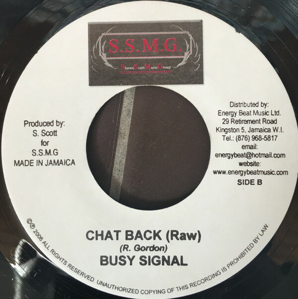 ・アーティスト Busy Signal ・タイトル Chat Back ・レーベル S.S.M.G. NONE ・フォーマット 7インチレコード ・コンディション(盤) 良い (VG+) ・コンディション(ジャケット) ・コンディション(帯) オビなし ・特記事項 サンプル画像です。実際の商品の画像ではありません 商品写真はバーコード/カタログ番号に対応したサンプル画像ですので、お送りする商品の画像ではありません。帯やライナーなどの付属品は、特記事項に記載されている場合のみ含まれます。プロモやカラーレコードなどの仕様についても、該当する場合のみ特記事項に記載しています。 【ご購入前に必ずご確認ください】 ・本店サイト(www.recordcity.jp)とは価格、送料が違います ・本店サイト、その他支店のオーダーとは同梱発送できません ・別倉庫から発送しているため、店頭受け渡しは対応しておりません ・一部商品は他の通販サイトでも販売しているため、ご注文のタイミングによっては商品のご用意ができない場合がございます。 ・土日祝日はお休みです 金曜・祝前日9時以降のご連絡またはご入金は、返答または発送が週明け・祝日明けに順次対応となります。 ・ご購入後のキャンセル不可 ご購入後のキャンセルはいかなる理由においてもお受けできません。ご了承の上、ご購入くださいませ。 ・日本郵便(ゆうパック/ゆうメール)によるお届けになります。 ・中古品であることをご理解ください 当ストアではお客様よりお譲りいただいた中古商品を主に販売しております。中古品であることをご理解の上ご購入ください。また、一部商品はRecordCityオンラインストアで試聴可能です。 ・返品について お客様のご都合による返品は一切承っておりません。 表記の内容と実際の商品に相違がある場合、また針飛び等で返品・返金をご希望される場合は、商品の到着後1週間以内にご連絡ください。商品の返送をこちらで確認後、キャンセル・返金を行います。 コンディションVG以下の商品は返品できません。プレイに影響のない表面のこすれ傷、プレス起因のノイズ盤は返品の対象外です。 【コンディション表記】 ・ほぼ新品(M-)(Like New) 完全な新品。未使用。当店ではほぼ使用しません ・非常に良い(EX)(Excellent) 中古盤として美品な状態。わずかな経年を感じるものの傷みを感じさせない、当店基準で最高の状態 ・良い(VG+)(Very Good Plus) 丁寧に扱われた中古品で、軽い使用感がみられる。 ・可(VG)(Acceptable) 使い込まれた中古品で、「良い」よりもさらに使用感がみられる。 ・悪い(VG-)(Bad) 状態が悪いアイテム。使用の保障はなく、再生不可、針飛び、目立つノイズがあるかもしれない。状態によるクレーム不可。返品不可。 ・非常に悪い(G)(Very Bad) 「悪い」よりさらに状態が悪いアイテム。使用の保障はなく、再生不可、針飛び、目立つノイズがあるかもしれない。状態によるクレーム不可。返品不可。 ・ジャンク(Fair)(Junk/Fair) 割れている、反っている、水ダメージがある、カビ、ジャケットが分離している、ひどい書き込み、ひどい擦れなど最低の状態。使用の保障はなく、再生不可、針飛び、目立つノイズがあるかもしれない。状態によるクレーム不可。返品不可。 ・ジャンク(Poor)(Junk/Poor) 割れている、反っている、水ダメージがある、カビ、ジャケットが分離している、ひどい書き込み、ひどい擦れなど最低の状態。使用の保障はなく、再生不可、針飛び、目立つノイズがあるかもしれない。状態によるクレーム不可。返品不可。