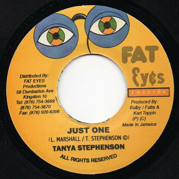 ・アーティスト Tanya Stephens ・タイトル Just One ・レーベル・型番 Fat Eyes Records NONE ・フォーマット 7インチレコード ・コンディション(盤) 良い (VG+) ・コンディション(ジャケット) ・コンディション(帯) オビなし ・特記事項 【Darker Shade Of Black】 サンプル画像です。実際の商品の画像ではありません 商品写真はバーコード/カタログ番号に対応したサンプル画像ですので、お送りする商品の画像ではありません。帯やライナーなどの付属品は、特記事項に記載されている場合のみ含まれます。プロモやカラーレコードなどの仕様についても、該当する場合のみ特記事項に記載しています。 【ご購入前に必ずご確認ください】 ・本店サイト(www.recordcity.jp)とは価格、送料が違います ・本店サイト、その他支店のオーダーとは同梱発送できません ・注文確定後に別の注文を頂いた場合、注文同士の同梱は致しかねます。 ・別倉庫から発送しているため、店頭受け渡しは対応しておりません ・一部商品は他の通販サイトでも販売しているため、ご注文のタイミングによっては商品のご用意ができない場合がございます。 ・土日祝日はお休みです 金曜・祝前日9時以降のご連絡またはご入金は、返答または発送が週明け・祝日明けに順次対応となります。 ・ご購入後のキャンセル不可 ご購入後のキャンセルはいかなる理由においてもお受けできません。ご了承の上、ご購入くださいませ。 ・日本郵便(ゆうパック/ゆうメール)によるお届けになります。 ・中古品であることをご理解ください 当ストアでは中古商品を主に販売しております。中古品であることをご理解の上ご購入ください。また、一部商品はRecordCityオンラインストアで試聴可能です。 ・返品について お客様のご都合による返品は一切承っておりません。 表記の内容と実際の商品に相違がある場合、また針飛び等で返品・返金をご希望される場合は、商品の到着後1週間以内にご連絡ください。商品の返送をこちらで確認後、キャンセル・返金を行います。 コンディションVG以下の商品は返品できません。プレイに影響のない表面のこすれ傷、プレス起因のノイズ盤は返品の対象外です。 【コンディション表記】 ・ほぼ新品(M-)(Like New) 完全な新品。未使用。当店ではほぼ使用しません ・非常に良い(EX)(Excellent) 中古盤として美品な状態。わずかな経年を感じるものの傷みを感じさせない、当店基準で最高の状態 ・良い(VG+)(Very Good Plus) 丁寧に扱われた中古品で、軽い使用感がみられる。 ・可(VG)(Acceptable) 使い込まれた中古品で、「良い」よりもさらに使用感がみられる。 ・悪い(VG-)(Bad) 状態が悪いアイテム。使用の保障はなく、再生不可、針飛び、目立つノイズがあるかもしれない。状態によるクレーム不可。返品不可。 ・非常に悪い(G)(Very Bad) 「悪い」よりさらに状態が悪いアイテム。使用の保障はなく、再生不可、針飛び、目立つノイズがあるかもしれない。状態によるクレーム不可。返品不可。 ・ジャンク(Fair)(Junk/Fair) 割れている、反っている、水ダメージがある、カビ、ジャケットが分離している、ひどい書き込み、ひどい擦れなど最低の状態。使用の保障はなく、再生不可、針飛び、目立つノイズがあるかもしれない。状態によるクレーム不可。返品不可。 ・ジャンク(Poor)(Junk/Poor) 割れている、反っている、水ダメージがある、カビ、ジャケットが分離している、ひどい書き込み、ひどい擦れなど最低の状態。使用の保障はなく、再生不可、針飛び、目立つノイズがあるかもしれない。状態によるクレーム不可。返品不可。