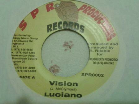 ・アーティスト Luciano ・タイトル Vision ・レーベル・型番 SPR Productions Records SPR0002 ・フォーマット 7インチレコード ・コンディション(盤) 良い (VG+) ・コンディション(ジャケット) ・コンディション(帯) オビなし ・特記事項 サンプル画像です。実際の商品の画像ではありません 商品写真はバーコード/カタログ番号に対応したサンプル画像ですので、お送りする商品の画像ではありません。帯やライナーなどの付属品は、特記事項に記載されている場合のみ含まれます。プロモやカラーレコードなどの仕様についても、該当する場合のみ特記事項に記載しています。 【ご購入前に必ずご確認ください】 ・本店サイト(www.recordcity.jp)とは価格、送料が違います ・本店サイト、その他支店のオーダーとは同梱発送できません ・注文確定後に別の注文を頂いた場合、注文同士の同梱は致しかねます。 ・別倉庫から発送しているため、店頭受け渡しは対応しておりません ・一部商品は他の通販サイトでも販売しているため、ご注文のタイミングによっては商品のご用意ができない場合がございます。 ・土日祝日はお休みです 金曜・祝前日9時以降のご連絡またはご入金は、返答または発送が週明け・祝日明けに順次対応となります。 ・ご購入後のキャンセル不可 ご購入後のキャンセルはいかなる理由においてもお受けできません。ご了承の上、ご購入くださいませ。 ・日本郵便(ゆうパック/ゆうメール)によるお届けになります。 ・中古品であることをご理解ください 当ストアでは中古商品を主に販売しております。中古品であることをご理解の上ご購入ください。また、一部商品はRecordCityオンラインストアで試聴可能です。 ・返品について お客様のご都合による返品は一切承っておりません。 表記の内容と実際の商品に相違がある場合、また針飛び等で返品・返金をご希望される場合は、商品の到着後1週間以内にご連絡ください。商品の返送をこちらで確認後、キャンセル・返金を行います。 コンディションVG以下の商品は返品できません。プレイに影響のない表面のこすれ傷、プレス起因のノイズ盤は返品の対象外です。 【コンディション表記】 ・ほぼ新品(M-)(Like New) 完全な新品。未使用。当店ではほぼ使用しません ・非常に良い(EX)(Excellent) 中古盤として美品な状態。わずかな経年を感じるものの傷みを感じさせない、当店基準で最高の状態 ・良い(VG+)(Very Good Plus) 丁寧に扱われた中古品で、軽い使用感がみられる。 ・可(VG)(Acceptable) 使い込まれた中古品で、「良い」よりもさらに使用感がみられる。 ・悪い(VG-)(Bad) 状態が悪いアイテム。使用の保障はなく、再生不可、針飛び、目立つノイズがあるかもしれない。状態によるクレーム不可。返品不可。 ・非常に悪い(G)(Very Bad) 「悪い」よりさらに状態が悪いアイテム。使用の保障はなく、再生不可、針飛び、目立つノイズがあるかもしれない。状態によるクレーム不可。返品不可。 ・ジャンク(Fair)(Junk/Fair) 割れている、反っている、水ダメージがある、カビ、ジャケットが分離している、ひどい書き込み、ひどい擦れなど最低の状態。使用の保障はなく、再生不可、針飛び、目立つノイズがあるかもしれない。状態によるクレーム不可。返品不可。 ・ジャンク(Poor)(Junk/Poor) 割れている、反っている、水ダメージがある、カビ、ジャケットが分離している、ひどい書き込み、ひどい擦れなど最低の状態。使用の保障はなく、再生不可、針飛び、目立つノイズがあるかもしれない。状態によるクレーム不可。返品不可。