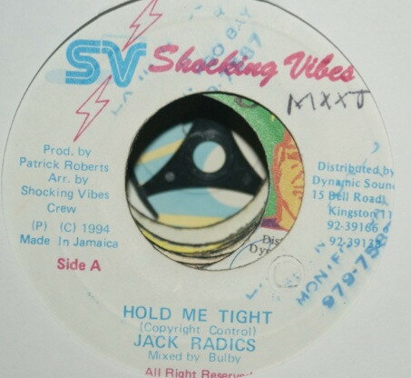 ・アーティスト Jack Radics ・タイトル Hold Me Tight ・レーベル Shocking Vibes NONE ・フォーマット 7インチレコード ・コンディション(盤) 良い (VG+) ・コンディション(ジャケット) ・コンディション(帯) オビなし ・特記事項 サンプル画像です。実際の商品の画像ではありません 商品写真はバーコード/カタログ番号に対応したサンプル画像ですので、お送りする商品の画像ではありません。帯やライナーなどの付属品は、特記事項に記載されている場合のみ含まれます。プロモやカラーレコードなどの仕様についても、該当する場合のみ特記事項に記載しています。 【ご購入前に必ずご確認ください】 ・本店サイト(www.recordcity.jp)とは価格、送料が違います ・本店サイト、その他支店のオーダーとは同梱発送できません ・別倉庫から発送しているため、店頭受け渡しは対応しておりません ・一部商品は他の通販サイトでも販売しているため、ご注文のタイミングによっては商品のご用意ができない場合がございます。 ・土日祝日はお休みです 金曜・祝前日9時以降のご連絡またはご入金は、返答または発送が週明け・祝日明けに順次対応となります。 ・ご購入後のキャンセル不可 ご購入後のキャンセルはいかなる理由においてもお受けできません。ご了承の上、ご購入くださいませ。 ・日本郵便(ゆうパック/ゆうメール)によるお届けになります。 ・中古品であることをご理解ください 当ストアではお客様よりお譲りいただいた中古商品を主に販売しております。中古品であることをご理解の上ご購入ください。また、一部商品はRecordCityオンラインストアで試聴可能です。 ・返品について お客様のご都合による返品は一切承っておりません。 表記の内容と実際の商品に相違がある場合、また針飛び等で返品・返金をご希望される場合は、商品の到着後1週間以内にご連絡ください。商品の返送をこちらで確認後、キャンセル・返金を行います。 コンディションVG以下の商品は返品できません。プレイに影響のない表面のこすれ傷、プレス起因のノイズ盤は返品の対象外です。 【コンディション表記】 ・ほぼ新品(M-)(Like New) 完全な新品。未使用。当店ではほぼ使用しません ・非常に良い(EX)(Excellent) 中古盤として美品な状態。わずかな経年を感じるものの傷みを感じさせない、当店基準で最高の状態 ・良い(VG+)(Very Good Plus) 丁寧に扱われた中古品で、軽い使用感がみられる。 ・可(VG)(Acceptable) 使い込まれた中古品で、「良い」よりもさらに使用感がみられる。 ・悪い(VG-)(Bad) 状態が悪いアイテム。使用の保障はなく、再生不可、針飛び、目立つノイズがあるかもしれない。状態によるクレーム不可。返品不可。 ・非常に悪い(G)(Very Bad) 「悪い」よりさらに状態が悪いアイテム。使用の保障はなく、再生不可、針飛び、目立つノイズがあるかもしれない。状態によるクレーム不可。返品不可。 ・ジャンク(Fair)(Junk/Fair) 割れている、反っている、水ダメージがある、カビ、ジャケットが分離している、ひどい書き込み、ひどい擦れなど最低の状態。使用の保障はなく、再生不可、針飛び、目立つノイズがあるかもしれない。状態によるクレーム不可。返品不可。 ・ジャンク(Poor)(Junk/Poor) 割れている、反っている、水ダメージがある、カビ、ジャケットが分離している、ひどい書き込み、ひどい擦れなど最低の状態。使用の保障はなく、再生不可、針飛び、目立つノイズがあるかもしれない。状態によるクレーム不可。返品不可。