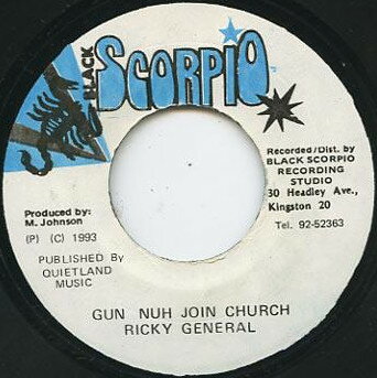 ・アーティスト Ricky General ・タイトル Gun Nuh Join Church ・レーベル Black Scorpio (2) NONE ・フォーマット 7インチレコード ・コンディション(盤) 良い (VG+) ・コンディション(ジャケット) ・コンディション(帯) オビなし ・特記事項 サンプル画像です。実際の商品の画像ではありません 商品写真はバーコード/カタログ番号に対応したサンプル画像ですので、お送りする商品の画像ではありません。帯やライナーなどの付属品は、特記事項に記載されている場合のみ含まれます。プロモやカラーレコードなどの仕様についても、該当する場合のみ特記事項に記載しています。 【ご購入前に必ずご確認ください】 ・本店サイト(www.recordcity.jp)とは価格、送料が違います ・本店サイト、その他支店のオーダーとは同梱発送できません ・別倉庫から発送しているため、店頭受け渡しは対応しておりません ・一部商品は他の通販サイトでも販売しているため、ご注文のタイミングによっては商品のご用意ができない場合がございます。 ・土日祝日はお休みです 金曜・祝前日9時以降のご連絡またはご入金は、返答または発送が週明け・祝日明けに順次対応となります。 ・ご購入後のキャンセル不可 ご購入後のキャンセルはいかなる理由においてもお受けできません。ご了承の上、ご購入くださいませ。 ・日本郵便(ゆうパック/ゆうメール)によるお届けになります。 ・中古品であることをご理解ください 当ストアではお客様よりお譲りいただいた中古商品を主に販売しております。中古品であることをご理解の上ご購入ください。また、一部商品はRecordCityオンラインストアで試聴可能です。 ・返品について お客様のご都合による返品は一切承っておりません。 表記の内容と実際の商品に相違がある場合、また針飛び等で返品・返金をご希望される場合は、商品の到着後1週間以内にご連絡ください。商品の返送をこちらで確認後、キャンセル・返金を行います。 コンディションVG以下の商品は返品できません。プレイに影響のない表面のこすれ傷、プレス起因のノイズ盤は返品の対象外です。 【コンディション表記】 ・ほぼ新品(M-)(Like New) 完全な新品。未使用。当店ではほぼ使用しません ・非常に良い(EX)(Excellent) 中古盤として美品な状態。わずかな経年を感じるものの傷みを感じさせない、当店基準で最高の状態 ・良い(VG+)(Very Good Plus) 丁寧に扱われた中古品で、軽い使用感がみられる。 ・可(VG)(Acceptable) 使い込まれた中古品で、「良い」よりもさらに使用感がみられる。 ・悪い(VG-)(Bad) 状態が悪いアイテム。使用の保障はなく、再生不可、針飛び、目立つノイズがあるかもしれない。状態によるクレーム不可。返品不可。 ・非常に悪い(G)(Very Bad) 「悪い」よりさらに状態が悪いアイテム。使用の保障はなく、再生不可、針飛び、目立つノイズがあるかもしれない。状態によるクレーム不可。返品不可。 ・ジャンク(Fair)(Junk/Fair) 割れている、反っている、水ダメージがある、カビ、ジャケットが分離している、ひどい書き込み、ひどい擦れなど最低の状態。使用の保障はなく、再生不可、針飛び、目立つノイズがあるかもしれない。状態によるクレーム不可。返品不可。 ・ジャンク(Poor)(Junk/Poor) 割れている、反っている、水ダメージがある、カビ、ジャケットが分離している、ひどい書き込み、ひどい擦れなど最低の状態。使用の保障はなく、再生不可、針飛び、目立つノイズがあるかもしれない。状態によるクレーム不可。返品不可。