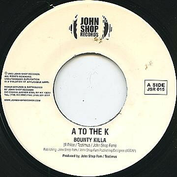 ・アーティスト Bounty Killer / Teetimus & The John Shop Family ・タイトル A To The K / Let's Ride ・レーベル・型番 John Shop Records JSR015 ・フォーマット 7インチレコード ・コンディション(盤) 良い (VG+) ・コンディション(ジャケット) ・コンディション(帯) オビなし ・特記事項 サンプル画像です。実際の商品の画像ではありません 商品写真はバーコード/カタログ番号に対応したサンプル画像ですので、お送りする商品の画像ではありません。帯やライナーなどの付属品は、特記事項に記載されている場合のみ含まれます。プロモやカラーレコードなどの仕様についても、該当する場合のみ特記事項に記載しています。 【ご購入前に必ずご確認ください】 ・本店サイト(www.recordcity.jp)とは価格、送料が違います ・本店サイト、その他支店のオーダーとは同梱発送できません ・注文確定後に別の注文を頂いた場合、注文同士の同梱は致しかねます。 ・別倉庫から発送しているため、店頭受け渡しは対応しておりません ・一部商品は他の通販サイトでも販売しているため、ご注文のタイミングによっては商品のご用意ができない場合がございます。 ・土日祝日はお休みです 金曜・祝前日9時以降のご連絡またはご入金は、返答または発送が週明け・祝日明けに順次対応となります。 ・ご購入後のキャンセル不可 ご購入後のキャンセルはいかなる理由においてもお受けできません。ご了承の上、ご購入くださいませ。 ・日本郵便(ゆうパック/ゆうメール)によるお届けになります。 ・中古品であることをご理解ください 当ストアでは中古商品を主に販売しております。中古品であることをご理解の上ご購入ください。また、一部商品はRecordCityオンラインストアで試聴可能です。 ・返品について お客様のご都合による返品は一切承っておりません。 表記の内容と実際の商品に相違がある場合、また針飛び等で返品・返金をご希望される場合は、商品の到着後1週間以内にご連絡ください。商品の返送をこちらで確認後、キャンセル・返金を行います。 コンディションVG以下の商品は返品できません。プレイに影響のない表面のこすれ傷、プレス起因のノイズ盤は返品の対象外です。 【コンディション表記】 ・ほぼ新品(M-)(Like New) 完全な新品。未使用。当店ではほぼ使用しません ・非常に良い(EX)(Excellent) 中古盤として美品な状態。わずかな経年を感じるものの傷みを感じさせない、当店基準で最高の状態 ・良い(VG+)(Very Good Plus) 丁寧に扱われた中古品で、軽い使用感がみられる。 ・可(VG)(Acceptable) 使い込まれた中古品で、「良い」よりもさらに使用感がみられる。 ・悪い(VG-)(Bad) 状態が悪いアイテム。使用の保障はなく、再生不可、針飛び、目立つノイズがあるかもしれない。状態によるクレーム不可。返品不可。 ・非常に悪い(G)(Very Bad) 「悪い」よりさらに状態が悪いアイテム。使用の保障はなく、再生不可、針飛び、目立つノイズがあるかもしれない。状態によるクレーム不可。返品不可。 ・ジャンク(Fair)(Junk/Fair) 割れている、反っている、水ダメージがある、カビ、ジャケットが分離している、ひどい書き込み、ひどい擦れなど最低の状態。使用の保障はなく、再生不可、針飛び、目立つノイズがあるかもしれない。状態によるクレーム不可。返品不可。 ・ジャンク(Poor)(Junk/Poor) 割れている、反っている、水ダメージがある、カビ、ジャケットが分離している、ひどい書き込み、ひどい擦れなど最低の状態。使用の保障はなく、再生不可、針飛び、目立つノイズがあるかもしれない。状態によるクレーム不可。返品不可。