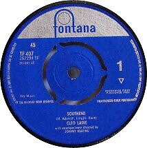 ・アーティスト Cleo Laine ・タイトル Southend ・レーベル・型番 Fontana TF407 ・フォーマット 7インチレコード ・コンディション(盤) 良い (VG+) ・コンディション(ジャケット) プレインカバー（元ジャケット／カバー無し） ・コンディション(帯) オビなし ・特記事項 【盤に浅い跡】【盤汚れ】 サンプル画像です。実際の商品の画像ではありません 商品写真はバーコード/カタログ番号に対応したサンプル画像ですので、お送りする商品の画像ではありません。帯やライナーなどの付属品は、特記事項に記載されている場合のみ含まれます。プロモやカラーレコードなどの仕様についても、該当する場合のみ特記事項に記載しています。 【ご購入前に必ずご確認ください】 ・本店サイト(www.recordcity.jp)とは価格、送料が違います ・本店サイト、その他支店のオーダーとは同梱発送できません ・注文確定後に別の注文を頂いた場合、注文同士の同梱は致しかねます。 ・別倉庫から発送しているため、店頭受け渡しは対応しておりません ・一部商品は他の通販サイトでも販売しているため、ご注文のタイミングによっては商品のご用意ができない場合がございます。 ・土日祝日はお休みです 金曜・祝前日9時以降のご連絡またはご入金は、返答または発送が週明け・祝日明けに順次対応となります。 ・ご購入後のキャンセル不可 ご購入後のキャンセルはいかなる理由においてもお受けできません。ご了承の上、ご購入くださいませ。 ・日本郵便(ゆうパック/ゆうメール)によるお届けになります。 ・中古品であることをご理解ください 当ストアでは中古商品を主に販売しております。中古品であることをご理解の上ご購入ください。また、一部商品はRecordCityオンラインストアで試聴可能です。 ・返品について お客様のご都合による返品は一切承っておりません。 表記の内容と実際の商品に相違がある場合、また針飛び等で返品・返金をご希望される場合は、商品の到着後1週間以内にご連絡ください。商品の返送をこちらで確認後、キャンセル・返金を行います。 コンディションVG以下の商品は返品できません。プレイに影響のない表面のこすれ傷、プレス起因のノイズ盤は返品の対象外です。 【コンディション表記】 ・ほぼ新品(M-)(Like New) 完全な新品。未使用。当店ではほぼ使用しません ・非常に良い(EX)(Excellent) 中古盤として美品な状態。わずかな経年を感じるものの傷みを感じさせない、当店基準で最高の状態 ・良い(VG+)(Very Good Plus) 丁寧に扱われた中古品で、軽い使用感がみられる。 ・可(VG)(Acceptable) 使い込まれた中古品で、「良い」よりもさらに使用感がみられる。 ・悪い(VG-)(Bad) 状態が悪いアイテム。使用の保障はなく、再生不可、針飛び、目立つノイズがあるかもしれない。状態によるクレーム不可。返品不可。 ・非常に悪い(G)(Very Bad) 「悪い」よりさらに状態が悪いアイテム。使用の保障はなく、再生不可、針飛び、目立つノイズがあるかもしれない。状態によるクレーム不可。返品不可。 ・ジャンク(Fair)(Junk/Fair) 割れている、反っている、水ダメージがある、カビ、ジャケットが分離している、ひどい書き込み、ひどい擦れなど最低の状態。使用の保障はなく、再生不可、針飛び、目立つノイズがあるかもしれない。状態によるクレーム不可。返品不可。 ・ジャンク(Poor)(Junk/Poor) 割れている、反っている、水ダメージがある、カビ、ジャケットが分離している、ひどい書き込み、ひどい擦れなど最低の状態。使用の保障はなく、再生不可、針飛び、目立つノイズがあるかもしれない。状態によるクレーム不可。返品不可。