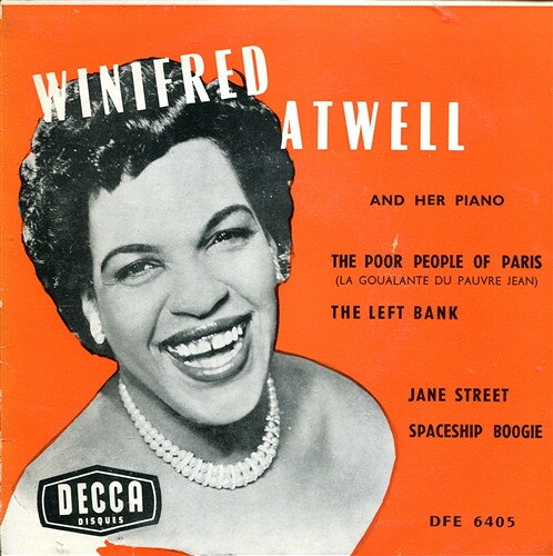 ・アーティスト Winifred Atwell ・タイトル Winifred Atwell And Her Piano ・レーベル・型番 Decca DFE6405 ・フォーマット 7インチレコード ・コンディション(盤) 可 (VG) ・コンディション(ジャケット) 可 (VG) ・コンディション(帯) オビなし ・特記事項 【盤に目立ったキズ】【カバー破れ】【カバー折れ/しわ】 サンプル画像です。実際の商品の画像ではありません 商品写真はバーコード/カタログ番号に対応したサンプル画像ですので、お送りする商品の画像ではありません。帯やライナーなどの付属品は、特記事項に記載されている場合のみ含まれます。プロモやカラーレコードなどの仕様についても、該当する場合のみ特記事項に記載しています。 【ご購入前に必ずご確認ください】 ・本店サイト(www.recordcity.jp)とは価格、送料が違います ・本店サイト、その他支店のオーダーとは同梱発送できません ・注文確定後に別の注文を頂いた場合、注文同士の同梱は致しかねます。 ・別倉庫から発送しているため、店頭受け渡しは対応しておりません ・一部商品は他の通販サイトでも販売しているため、ご注文のタイミングによっては商品のご用意ができない場合がございます。 ・土日祝日はお休みです 金曜・祝前日9時以降のご連絡またはご入金は、返答または発送が週明け・祝日明けに順次対応となります。 ・ご購入後のキャンセル不可 ご購入後のキャンセルはいかなる理由においてもお受けできません。ご了承の上、ご購入くださいませ。 ・日本郵便(ゆうパック/ゆうメール)によるお届けになります。 ・中古品であることをご理解ください 当ストアでは中古商品を主に販売しております。中古品であることをご理解の上ご購入ください。また、一部商品はRecordCityオンラインストアで試聴可能です。 ・返品について お客様のご都合による返品は一切承っておりません。 表記の内容と実際の商品に相違がある場合、また針飛び等で返品・返金をご希望される場合は、商品の到着後1週間以内にご連絡ください。商品の返送をこちらで確認後、キャンセル・返金を行います。 コンディションVG以下の商品は返品できません。プレイに影響のない表面のこすれ傷、プレス起因のノイズ盤は返品の対象外です。 【コンディション表記】 ・ほぼ新品(M-)(Like New) 完全な新品。未使用。当店ではほぼ使用しません ・非常に良い(EX)(Excellent) 中古盤として美品な状態。わずかな経年を感じるものの傷みを感じさせない、当店基準で最高の状態 ・良い(VG+)(Very Good Plus) 丁寧に扱われた中古品で、軽い使用感がみられる。 ・可(VG)(Acceptable) 使い込まれた中古品で、「良い」よりもさらに使用感がみられる。 ・悪い(VG-)(Bad) 状態が悪いアイテム。使用の保障はなく、再生不可、針飛び、目立つノイズがあるかもしれない。状態によるクレーム不可。返品不可。 ・非常に悪い(G)(Very Bad) 「悪い」よりさらに状態が悪いアイテム。使用の保障はなく、再生不可、針飛び、目立つノイズがあるかもしれない。状態によるクレーム不可。返品不可。 ・ジャンク(Fair)(Junk/Fair) 割れている、反っている、水ダメージがある、カビ、ジャケットが分離している、ひどい書き込み、ひどい擦れなど最低の状態。使用の保障はなく、再生不可、針飛び、目立つノイズがあるかもしれない。状態によるクレーム不可。返品不可。 ・ジャンク(Poor)(Junk/Poor) 割れている、反っている、水ダメージがある、カビ、ジャケットが分離している、ひどい書き込み、ひどい擦れなど最低の状態。使用の保障はなく、再生不可、針飛び、目立つノイズがあるかもしれない。状態によるクレーム不可。返品不可。