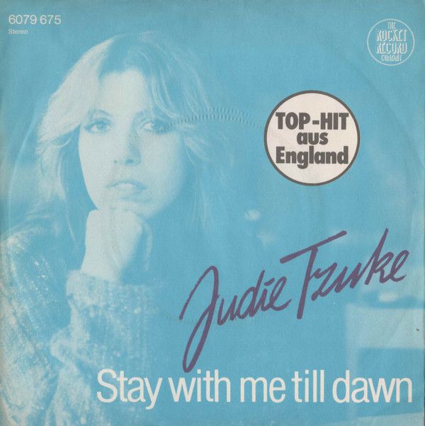 ・アーティスト Judie Tzuke ・タイトル Stay With Me Till Dawn ・レーベル・型番 THE ROCKET RECORD COMPANY 6079675 ・フォーマット 7インチレコード(CDではありません) ・コンディション(盤) 良い (VG+) ・コンディション(ジャケット) 可 (VG) ・コンディション(帯) オビなし ・特記事項 【盤に薄い跡】【カバー破れ】 サンプル画像です。実際の商品の画像ではありません 商品写真はバーコード/カタログ番号に対応したサンプル画像ですので、お送りする商品の画像ではありません。帯やライナーなどの付属品は、特記事項に記載されている場合のみ含まれます。プロモやカラーレコードなどの仕様についても、該当する場合のみ特記事項に記載しています。 【ご購入前に必ずご確認ください】 ・本店サイト(www.recordcity.jp)とは価格、送料が違います ・本店サイト、その他支店のオーダーとは同梱発送できません ・注文確定後に別の注文を頂いた場合、注文同士の同梱は致しかねます。 ・別倉庫から発送しているため、店頭受け渡しは対応しておりません ・一部商品は他の通販サイトでも販売しているため、ご注文のタイミングによっては商品のご用意ができない場合がございます。 ・土日祝日はお休みです 金曜・祝前日9時以降のご連絡またはご入金は、返答または発送が週明け・祝日明けに順次対応となります。 ・ご購入後のキャンセル不可 ご購入後のキャンセルはいかなる理由においてもお受けできません。ご了承の上、ご購入くださいませ。 ・日本郵便(ゆうパック/ゆうメール)によるお届けになります。 ・中古品であることをご理解ください 当ストアでは中古商品を主に販売しております。中古品であることをご理解の上ご購入ください。また、一部商品はRecordCityオンラインストアで試聴可能です。 ・返品について お客様のご都合による返品は一切承っておりません。 表記の内容と実際の商品に相違がある場合、また針飛び等で返品・返金をご希望される場合は、商品の到着後1週間以内にご連絡ください。商品の返送をこちらで確認後、キャンセル・返金を行います。 コンディションVG以下の商品は返品できません。プレイに影響のない表面のこすれ傷、プレス起因のノイズ盤は返品の対象外です。 【コンディション表記】 ・ほぼ新品(M-)(Like New) 完全な新品。未使用。当店ではほぼ使用しません ・非常に良い(EX)(Excellent) 中古盤として美品な状態。わずかな経年を感じるものの傷みを感じさせない、当店基準で最高の状態 ・良い(VG+)(Very Good Plus) 丁寧に扱われた中古品で、軽い使用感がみられる。 ・可(VG)(Acceptable) 使い込まれた中古品で、「良い」よりもさらに使用感がみられる。 ・悪い(VG-)(Bad) 状態が悪いアイテム。使用の保障はなく、再生不可、針飛び、目立つノイズがあるかもしれない。状態によるクレーム不可。返品不可。 ・非常に悪い(G)(Very Bad) 「悪い」よりさらに状態が悪いアイテム。使用の保障はなく、再生不可、針飛び、目立つノイズがあるかもしれない。状態によるクレーム不可。返品不可。 ・ジャンク(Fair)(Junk/Fair) 割れている、反っている、水ダメージがある、カビ、ジャケットが分離している、ひどい書き込み、ひどい擦れなど最低の状態。使用の保障はなく、再生不可、針飛び、目立つノイズがあるかもしれない。状態によるクレーム不可。返品不可。 ・ジャンク(Poor)(Junk/Poor) 割れている、反っている、水ダメージがある、カビ、ジャケットが分離している、ひどい書き込み、ひどい擦れなど最低の状態。使用の保障はなく、再生不可、針飛び、目立つノイズがあるかもしれない。状態によるクレーム不可。返品不可。