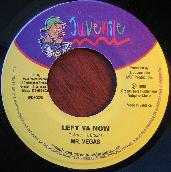 ・アーティスト Mr. Vegas ・タイトル Left Ya Now ・レーベル・型番 Juvenile JPDB0026 ・フォーマット 7インチレコード ・コンディション(盤) 良い (VG+) ・コンディション(ジャケット) ・コンディション(帯) オビなし ・特記事項 サンプル画像です。実際の商品の画像ではありません 商品写真はバーコード/カタログ番号に対応したサンプル画像ですので、お送りする商品の画像ではありません。帯やライナーなどの付属品は、特記事項に記載されている場合のみ含まれます。プロモやカラーレコードなどの仕様についても、該当する場合のみ特記事項に記載しています。 【ご購入前に必ずご確認ください】 ・本店サイト(www.recordcity.jp)とは価格、送料が違います ・本店サイト、その他支店のオーダーとは同梱発送できません ・注文確定後に別の注文を頂いた場合、注文同士の同梱は致しかねます。 ・別倉庫から発送しているため、店頭受け渡しは対応しておりません ・一部商品は他の通販サイトでも販売しているため、ご注文のタイミングによっては商品のご用意ができない場合がございます。 ・土日祝日はお休みです 金曜・祝前日9時以降のご連絡またはご入金は、返答または発送が週明け・祝日明けに順次対応となります。 ・ご購入後のキャンセル不可 ご購入後のキャンセルはいかなる理由においてもお受けできません。ご了承の上、ご購入くださいませ。 ・日本郵便(ゆうパック/ゆうメール)によるお届けになります。 ・中古品であることをご理解ください 当ストアでは中古商品を主に販売しております。中古品であることをご理解の上ご購入ください。また、一部商品はRecordCityオンラインストアで試聴可能です。 ・返品について お客様のご都合による返品は一切承っておりません。 表記の内容と実際の商品に相違がある場合、また針飛び等で返品・返金をご希望される場合は、商品の到着後1週間以内にご連絡ください。商品の返送をこちらで確認後、キャンセル・返金を行います。 コンディションVG以下の商品は返品できません。プレイに影響のない表面のこすれ傷、プレス起因のノイズ盤は返品の対象外です。 【コンディション表記】 ・ほぼ新品(M-)(Like New) 完全な新品。未使用。当店ではほぼ使用しません ・非常に良い(EX)(Excellent) 中古盤として美品な状態。わずかな経年を感じるものの傷みを感じさせない、当店基準で最高の状態 ・良い(VG+)(Very Good Plus) 丁寧に扱われた中古品で、軽い使用感がみられる。 ・可(VG)(Acceptable) 使い込まれた中古品で、「良い」よりもさらに使用感がみられる。 ・悪い(VG-)(Bad) 状態が悪いアイテム。使用の保障はなく、再生不可、針飛び、目立つノイズがあるかもしれない。状態によるクレーム不可。返品不可。 ・非常に悪い(G)(Very Bad) 「悪い」よりさらに状態が悪いアイテム。使用の保障はなく、再生不可、針飛び、目立つノイズがあるかもしれない。状態によるクレーム不可。返品不可。 ・ジャンク(Fair)(Junk/Fair) 割れている、反っている、水ダメージがある、カビ、ジャケットが分離している、ひどい書き込み、ひどい擦れなど最低の状態。使用の保障はなく、再生不可、針飛び、目立つノイズがあるかもしれない。状態によるクレーム不可。返品不可。 ・ジャンク(Poor)(Junk/Poor) 割れている、反っている、水ダメージがある、カビ、ジャケットが分離している、ひどい書き込み、ひどい擦れなど最低の状態。使用の保障はなく、再生不可、針飛び、目立つノイズがあるかもしれない。状態によるクレーム不可。返品不可。