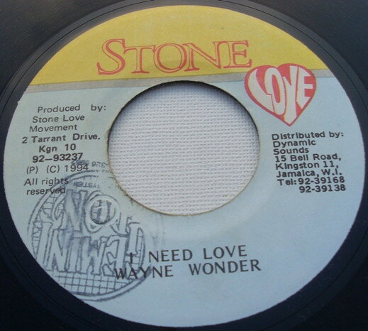 ・アーティスト Wayne Wonder ・タイトル I Need Love ・レーベル・型番 Stone Love NONE ・フォーマット 7インチレコード ・コンディション(盤) 良い (VG+) ・コンディション(ジャケット) ・コンディション(帯) オビなし ・特記事項 【レーベルに染み】 サンプル画像です。実際の商品の画像ではありません 商品写真はバーコード/カタログ番号に対応したサンプル画像ですので、お送りする商品の画像ではありません。帯やライナーなどの付属品は、特記事項に記載されている場合のみ含まれます。プロモやカラーレコードなどの仕様についても、該当する場合のみ特記事項に記載しています。 【ご購入前に必ずご確認ください】 ・本店サイト(www.recordcity.jp)とは価格、送料が違います ・本店サイト、その他支店のオーダーとは同梱発送できません ・注文確定後に別の注文を頂いた場合、注文同士の同梱は致しかねます。 ・別倉庫から発送しているため、店頭受け渡しは対応しておりません ・一部商品は他の通販サイトでも販売しているため、ご注文のタイミングによっては商品のご用意ができない場合がございます。 ・土日祝日はお休みです 金曜・祝前日9時以降のご連絡またはご入金は、返答または発送が週明け・祝日明けに順次対応となります。 ・ご購入後のキャンセル不可 ご購入後のキャンセルはいかなる理由においてもお受けできません。ご了承の上、ご購入くださいませ。 ・日本郵便(ゆうパック/ゆうメール)によるお届けになります。 ・中古品であることをご理解ください 当ストアでは中古商品を主に販売しております。中古品であることをご理解の上ご購入ください。また、一部商品はRecordCityオンラインストアで試聴可能です。 ・返品について お客様のご都合による返品は一切承っておりません。 表記の内容と実際の商品に相違がある場合、また針飛び等で返品・返金をご希望される場合は、商品の到着後1週間以内にご連絡ください。商品の返送をこちらで確認後、キャンセル・返金を行います。 コンディションVG以下の商品は返品できません。プレイに影響のない表面のこすれ傷、プレス起因のノイズ盤は返品の対象外です。 【コンディション表記】 ・ほぼ新品(M-)(Like New) 完全な新品。未使用。当店ではほぼ使用しません ・非常に良い(EX)(Excellent) 中古盤として美品な状態。わずかな経年を感じるものの傷みを感じさせない、当店基準で最高の状態 ・良い(VG+)(Very Good Plus) 丁寧に扱われた中古品で、軽い使用感がみられる。 ・可(VG)(Acceptable) 使い込まれた中古品で、「良い」よりもさらに使用感がみられる。 ・悪い(VG-)(Bad) 状態が悪いアイテム。使用の保障はなく、再生不可、針飛び、目立つノイズがあるかもしれない。状態によるクレーム不可。返品不可。 ・非常に悪い(G)(Very Bad) 「悪い」よりさらに状態が悪いアイテム。使用の保障はなく、再生不可、針飛び、目立つノイズがあるかもしれない。状態によるクレーム不可。返品不可。 ・ジャンク(Fair)(Junk/Fair) 割れている、反っている、水ダメージがある、カビ、ジャケットが分離している、ひどい書き込み、ひどい擦れなど最低の状態。使用の保障はなく、再生不可、針飛び、目立つノイズがあるかもしれない。状態によるクレーム不可。返品不可。 ・ジャンク(Poor)(Junk/Poor) 割れている、反っている、水ダメージがある、カビ、ジャケットが分離している、ひどい書き込み、ひどい擦れなど最低の状態。使用の保障はなく、再生不可、針飛び、目立つノイズがあるかもしれない。状態によるクレーム不可。返品不可。