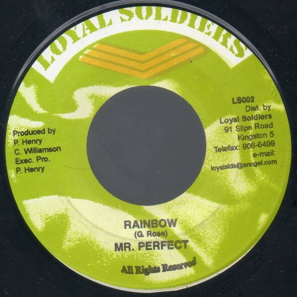 ・アーティスト Perfect / Donna V ・タイトル Rainbow / Runaway ・レーベル・型番 Loyal Soldiers Production LS0029 ・フォーマット 7インチレコード ・コンディション(盤) 良い (VG+) ・コンディション(ジャケット) ・コンディション(帯) オビなし ・特記事項 サンプル画像です。実際の商品の画像ではありません 商品写真はバーコード/カタログ番号に対応したサンプル画像ですので、お送りする商品の画像ではありません。帯やライナーなどの付属品は、特記事項に記載されている場合のみ含まれます。プロモやカラーレコードなどの仕様についても、該当する場合のみ特記事項に記載しています。 【ご購入前に必ずご確認ください】 ・本店サイト(www.recordcity.jp)とは価格、送料が違います ・本店サイト、その他支店のオーダーとは同梱発送できません ・注文確定後に別の注文を頂いた場合、注文同士の同梱は致しかねます。 ・別倉庫から発送しているため、店頭受け渡しは対応しておりません ・一部商品は他の通販サイトでも販売しているため、ご注文のタイミングによっては商品のご用意ができない場合がございます。 ・土日祝日はお休みです 金曜・祝前日9時以降のご連絡またはご入金は、返答または発送が週明け・祝日明けに順次対応となります。 ・ご購入後のキャンセル不可 ご購入後のキャンセルはいかなる理由においてもお受けできません。ご了承の上、ご購入くださいませ。 ・日本郵便(ゆうパック/ゆうメール)によるお届けになります。 ・中古品であることをご理解ください 当ストアでは中古商品を主に販売しております。中古品であることをご理解の上ご購入ください。また、一部商品はRecordCityオンラインストアで試聴可能です。 ・返品について お客様のご都合による返品は一切承っておりません。 表記の内容と実際の商品に相違がある場合、また針飛び等で返品・返金をご希望される場合は、商品の到着後1週間以内にご連絡ください。商品の返送をこちらで確認後、キャンセル・返金を行います。 コンディションVG以下の商品は返品できません。プレイに影響のない表面のこすれ傷、プレス起因のノイズ盤は返品の対象外です。 【コンディション表記】 ・ほぼ新品(M-)(Like New) 完全な新品。未使用。当店ではほぼ使用しません ・非常に良い(EX)(Excellent) 中古盤として美品な状態。わずかな経年を感じるものの傷みを感じさせない、当店基準で最高の状態 ・良い(VG+)(Very Good Plus) 丁寧に扱われた中古品で、軽い使用感がみられる。 ・可(VG)(Acceptable) 使い込まれた中古品で、「良い」よりもさらに使用感がみられる。 ・悪い(VG-)(Bad) 状態が悪いアイテム。使用の保障はなく、再生不可、針飛び、目立つノイズがあるかもしれない。状態によるクレーム不可。返品不可。 ・非常に悪い(G)(Very Bad) 「悪い」よりさらに状態が悪いアイテム。使用の保障はなく、再生不可、針飛び、目立つノイズがあるかもしれない。状態によるクレーム不可。返品不可。 ・ジャンク(Fair)(Junk/Fair) 割れている、反っている、水ダメージがある、カビ、ジャケットが分離している、ひどい書き込み、ひどい擦れなど最低の状態。使用の保障はなく、再生不可、針飛び、目立つノイズがあるかもしれない。状態によるクレーム不可。返品不可。 ・ジャンク(Poor)(Junk/Poor) 割れている、反っている、水ダメージがある、カビ、ジャケットが分離している、ひどい書き込み、ひどい擦れなど最低の状態。使用の保障はなく、再生不可、針飛び、目立つノイズがあるかもしれない。状態によるクレーム不可。返品不可。