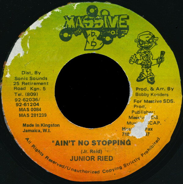 ・アーティスト Junior Reid ・タイトル Ain't No Stopping ・レーベル・型番 Massive B MAS0084 ・フォーマット 7インチレコード ・コンディション(盤) 良い (VG+) ・コンディション(ジャケット) ・コンディション(帯) オビなし ・特記事項 【レーベルにシール付着】 サンプル画像です。実際の商品の画像ではありません 商品写真はバーコード/カタログ番号に対応したサンプル画像ですので、お送りする商品の画像ではありません。帯やライナーなどの付属品は、特記事項に記載されている場合のみ含まれます。プロモやカラーレコードなどの仕様についても、該当する場合のみ特記事項に記載しています。 【ご購入前に必ずご確認ください】 ・本店サイト(www.recordcity.jp)とは価格、送料が違います ・本店サイト、その他支店のオーダーとは同梱発送できません ・注文確定後に別の注文を頂いた場合、注文同士の同梱は致しかねます。 ・別倉庫から発送しているため、店頭受け渡しは対応しておりません ・一部商品は他の通販サイトでも販売しているため、ご注文のタイミングによっては商品のご用意ができない場合がございます。 ・土日祝日はお休みです 金曜・祝前日9時以降のご連絡またはご入金は、返答または発送が週明け・祝日明けに順次対応となります。 ・ご購入後のキャンセル不可 ご購入後のキャンセルはいかなる理由においてもお受けできません。ご了承の上、ご購入くださいませ。 ・日本郵便(ゆうパック/ゆうメール)によるお届けになります。 ・中古品であることをご理解ください 当ストアでは中古商品を主に販売しております。中古品であることをご理解の上ご購入ください。また、一部商品はRecordCityオンラインストアで試聴可能です。 ・返品について お客様のご都合による返品は一切承っておりません。 表記の内容と実際の商品に相違がある場合、また針飛び等で返品・返金をご希望される場合は、商品の到着後1週間以内にご連絡ください。商品の返送をこちらで確認後、キャンセル・返金を行います。 コンディションVG以下の商品は返品できません。プレイに影響のない表面のこすれ傷、プレス起因のノイズ盤は返品の対象外です。 【コンディション表記】 ・ほぼ新品(M-)(Like New) 完全な新品。未使用。当店ではほぼ使用しません ・非常に良い(EX)(Excellent) 中古盤として美品な状態。わずかな経年を感じるものの傷みを感じさせない、当店基準で最高の状態 ・良い(VG+)(Very Good Plus) 丁寧に扱われた中古品で、軽い使用感がみられる。 ・可(VG)(Acceptable) 使い込まれた中古品で、「良い」よりもさらに使用感がみられる。 ・悪い(VG-)(Bad) 状態が悪いアイテム。使用の保障はなく、再生不可、針飛び、目立つノイズがあるかもしれない。状態によるクレーム不可。返品不可。 ・非常に悪い(G)(Very Bad) 「悪い」よりさらに状態が悪いアイテム。使用の保障はなく、再生不可、針飛び、目立つノイズがあるかもしれない。状態によるクレーム不可。返品不可。 ・ジャンク(Fair)(Junk/Fair) 割れている、反っている、水ダメージがある、カビ、ジャケットが分離している、ひどい書き込み、ひどい擦れなど最低の状態。使用の保障はなく、再生不可、針飛び、目立つノイズがあるかもしれない。状態によるクレーム不可。返品不可。 ・ジャンク(Poor)(Junk/Poor) 割れている、反っている、水ダメージがある、カビ、ジャケットが分離している、ひどい書き込み、ひどい擦れなど最低の状態。使用の保障はなく、再生不可、針飛び、目立つノイズがあるかもしれない。状態によるクレーム不可。返品不可。
