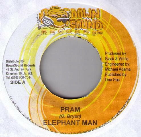 ・アーティスト Elephant Man ・タイトル Pram ・レーベル・型番 Down Sound Records NONE ・フォーマット 7インチレコード ・コンディション(盤) 良い (VG+) ・コンディション(ジャケット) ・コンディション(帯) オビなし ・特記事項 サンプル画像です。実際の商品の画像ではありません 商品写真はバーコード/カタログ番号に対応したサンプル画像ですので、お送りする商品の画像ではありません。帯やライナーなどの付属品は、特記事項に記載されている場合のみ含まれます。プロモやカラーレコードなどの仕様についても、該当する場合のみ特記事項に記載しています。 【ご購入前に必ずご確認ください】 ・本店サイト(www.recordcity.jp)とは価格、送料が違います ・本店サイト、その他支店のオーダーとは同梱発送できません ・注文確定後に別の注文を頂いた場合、注文同士の同梱は致しかねます。 ・別倉庫から発送しているため、店頭受け渡しは対応しておりません ・一部商品は他の通販サイトでも販売しているため、ご注文のタイミングによっては商品のご用意ができない場合がございます。 ・土日祝日はお休みです 金曜・祝前日9時以降のご連絡またはご入金は、返答または発送が週明け・祝日明けに順次対応となります。 ・ご購入後のキャンセル不可 ご購入後のキャンセルはいかなる理由においてもお受けできません。ご了承の上、ご購入くださいませ。 ・日本郵便(ゆうパック/ゆうメール)によるお届けになります。 ・中古品であることをご理解ください 当ストアでは中古商品を主に販売しております。中古品であることをご理解の上ご購入ください。また、一部商品はRecordCityオンラインストアで試聴可能です。 ・返品について お客様のご都合による返品は一切承っておりません。 表記の内容と実際の商品に相違がある場合、また針飛び等で返品・返金をご希望される場合は、商品の到着後1週間以内にご連絡ください。商品の返送をこちらで確認後、キャンセル・返金を行います。 コンディションVG以下の商品は返品できません。プレイに影響のない表面のこすれ傷、プレス起因のノイズ盤は返品の対象外です。 【コンディション表記】 ・ほぼ新品(M-)(Like New) 完全な新品。未使用。当店ではほぼ使用しません ・非常に良い(EX)(Excellent) 中古盤として美品な状態。わずかな経年を感じるものの傷みを感じさせない、当店基準で最高の状態 ・良い(VG+)(Very Good Plus) 丁寧に扱われた中古品で、軽い使用感がみられる。 ・可(VG)(Acceptable) 使い込まれた中古品で、「良い」よりもさらに使用感がみられる。 ・悪い(VG-)(Bad) 状態が悪いアイテム。使用の保障はなく、再生不可、針飛び、目立つノイズがあるかもしれない。状態によるクレーム不可。返品不可。 ・非常に悪い(G)(Very Bad) 「悪い」よりさらに状態が悪いアイテム。使用の保障はなく、再生不可、針飛び、目立つノイズがあるかもしれない。状態によるクレーム不可。返品不可。 ・ジャンク(Fair)(Junk/Fair) 割れている、反っている、水ダメージがある、カビ、ジャケットが分離している、ひどい書き込み、ひどい擦れなど最低の状態。使用の保障はなく、再生不可、針飛び、目立つノイズがあるかもしれない。状態によるクレーム不可。返品不可。 ・ジャンク(Poor)(Junk/Poor) 割れている、反っている、水ダメージがある、カビ、ジャケットが分離している、ひどい書き込み、ひどい擦れなど最低の状態。使用の保障はなく、再生不可、針飛び、目立つノイズがあるかもしれない。状態によるクレーム不可。返品不可。