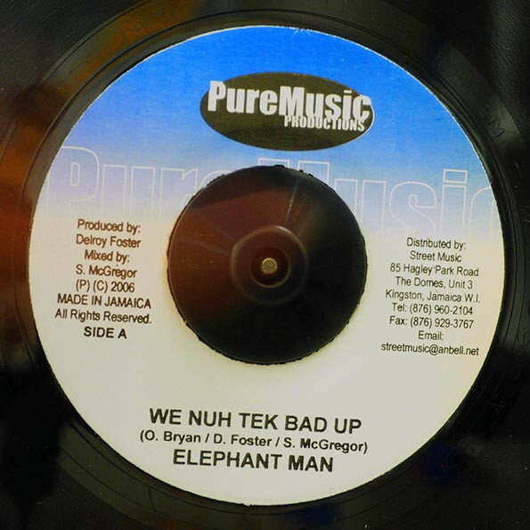 ・アーティスト Elephant Man / Keri Jess ・タイトル We Nuh Tek Bad Up / After All ・レーベル・型番 Pure Music Productions NONE ・フォーマット 7インチレコード ・コンディション(盤) 良い (VG+) ・コンディション(ジャケット) ・コンディション(帯) オビなし ・特記事項 【レーベルにシール付着】 サンプル画像です。実際の商品の画像ではありません 商品写真はバーコード/カタログ番号に対応したサンプル画像ですので、お送りする商品の画像ではありません。帯やライナーなどの付属品は、特記事項に記載されている場合のみ含まれます。プロモやカラーレコードなどの仕様についても、該当する場合のみ特記事項に記載しています。 【ご購入前に必ずご確認ください】 ・本店サイト(www.recordcity.jp)とは価格、送料が違います ・本店サイト、その他支店のオーダーとは同梱発送できません ・注文確定後に別の注文を頂いた場合、注文同士の同梱は致しかねます。 ・別倉庫から発送しているため、店頭受け渡しは対応しておりません ・一部商品は他の通販サイトでも販売しているため、ご注文のタイミングによっては商品のご用意ができない場合がございます。 ・土日祝日はお休みです 金曜・祝前日9時以降のご連絡またはご入金は、返答または発送が週明け・祝日明けに順次対応となります。 ・ご購入後のキャンセル不可 ご購入後のキャンセルはいかなる理由においてもお受けできません。ご了承の上、ご購入くださいませ。 ・日本郵便(ゆうパック/ゆうメール)によるお届けになります。 ・中古品であることをご理解ください 当ストアでは中古商品を主に販売しております。中古品であることをご理解の上ご購入ください。また、一部商品はRecordCityオンラインストアで試聴可能です。 ・返品について お客様のご都合による返品は一切承っておりません。 表記の内容と実際の商品に相違がある場合、また針飛び等で返品・返金をご希望される場合は、商品の到着後1週間以内にご連絡ください。商品の返送をこちらで確認後、キャンセル・返金を行います。 コンディションVG以下の商品は返品できません。プレイに影響のない表面のこすれ傷、プレス起因のノイズ盤は返品の対象外です。 【コンディション表記】 ・ほぼ新品(M-)(Like New) 完全な新品。未使用。当店ではほぼ使用しません ・非常に良い(EX)(Excellent) 中古盤として美品な状態。わずかな経年を感じるものの傷みを感じさせない、当店基準で最高の状態 ・良い(VG+)(Very Good Plus) 丁寧に扱われた中古品で、軽い使用感がみられる。 ・可(VG)(Acceptable) 使い込まれた中古品で、「良い」よりもさらに使用感がみられる。 ・悪い(VG-)(Bad) 状態が悪いアイテム。使用の保障はなく、再生不可、針飛び、目立つノイズがあるかもしれない。状態によるクレーム不可。返品不可。 ・非常に悪い(G)(Very Bad) 「悪い」よりさらに状態が悪いアイテム。使用の保障はなく、再生不可、針飛び、目立つノイズがあるかもしれない。状態によるクレーム不可。返品不可。 ・ジャンク(Fair)(Junk/Fair) 割れている、反っている、水ダメージがある、カビ、ジャケットが分離している、ひどい書き込み、ひどい擦れなど最低の状態。使用の保障はなく、再生不可、針飛び、目立つノイズがあるかもしれない。状態によるクレーム不可。返品不可。 ・ジャンク(Poor)(Junk/Poor) 割れている、反っている、水ダメージがある、カビ、ジャケットが分離している、ひどい書き込み、ひどい擦れなど最低の状態。使用の保障はなく、再生不可、針飛び、目立つノイズがあるかもしれない。状態によるクレーム不可。返品不可。