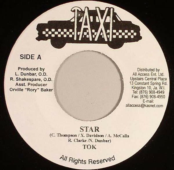 ・アーティスト T.O.K. ・タイトル Star ・レーベル・型番 Taxi NONE ・フォーマット 7インチレコード ・コンディション(盤) 良い (VG+) ・コンディション(ジャケット) ・コンディション(帯) オビなし ・特記事項 サンプル画像です。実際の商品の画像ではありません 商品写真はバーコード/カタログ番号に対応したサンプル画像ですので、お送りする商品の画像ではありません。帯やライナーなどの付属品は、特記事項に記載されている場合のみ含まれます。プロモやカラーレコードなどの仕様についても、該当する場合のみ特記事項に記載しています。 【ご購入前に必ずご確認ください】 ・本店サイト(www.recordcity.jp)とは価格、送料が違います ・本店サイト、その他支店のオーダーとは同梱発送できません ・注文確定後に別の注文を頂いた場合、注文同士の同梱は致しかねます。 ・別倉庫から発送しているため、店頭受け渡しは対応しておりません ・一部商品は他の通販サイトでも販売しているため、ご注文のタイミングによっては商品のご用意ができない場合がございます。 ・土日祝日はお休みです 金曜・祝前日9時以降のご連絡またはご入金は、返答または発送が週明け・祝日明けに順次対応となります。 ・ご購入後のキャンセル不可 ご購入後のキャンセルはいかなる理由においてもお受けできません。ご了承の上、ご購入くださいませ。 ・日本郵便(ゆうパック/ゆうメール)によるお届けになります。 ・中古品であることをご理解ください 当ストアでは中古商品を主に販売しております。中古品であることをご理解の上ご購入ください。また、一部商品はRecordCityオンラインストアで試聴可能です。 ・返品について お客様のご都合による返品は一切承っておりません。 表記の内容と実際の商品に相違がある場合、また針飛び等で返品・返金をご希望される場合は、商品の到着後1週間以内にご連絡ください。商品の返送をこちらで確認後、キャンセル・返金を行います。 コンディションVG以下の商品は返品できません。プレイに影響のない表面のこすれ傷、プレス起因のノイズ盤は返品の対象外です。 【コンディション表記】 ・ほぼ新品(M-)(Like New) 完全な新品。未使用。当店ではほぼ使用しません ・非常に良い(EX)(Excellent) 中古盤として美品な状態。わずかな経年を感じるものの傷みを感じさせない、当店基準で最高の状態 ・良い(VG+)(Very Good Plus) 丁寧に扱われた中古品で、軽い使用感がみられる。 ・可(VG)(Acceptable) 使い込まれた中古品で、「良い」よりもさらに使用感がみられる。 ・悪い(VG-)(Bad) 状態が悪いアイテム。使用の保障はなく、再生不可、針飛び、目立つノイズがあるかもしれない。状態によるクレーム不可。返品不可。 ・非常に悪い(G)(Very Bad) 「悪い」よりさらに状態が悪いアイテム。使用の保障はなく、再生不可、針飛び、目立つノイズがあるかもしれない。状態によるクレーム不可。返品不可。 ・ジャンク(Fair)(Junk/Fair) 割れている、反っている、水ダメージがある、カビ、ジャケットが分離している、ひどい書き込み、ひどい擦れなど最低の状態。使用の保障はなく、再生不可、針飛び、目立つノイズがあるかもしれない。状態によるクレーム不可。返品不可。 ・ジャンク(Poor)(Junk/Poor) 割れている、反っている、水ダメージがある、カビ、ジャケットが分離している、ひどい書き込み、ひどい擦れなど最低の状態。使用の保障はなく、再生不可、針飛び、目立つノイズがあるかもしれない。状態によるクレーム不可。返品不可。