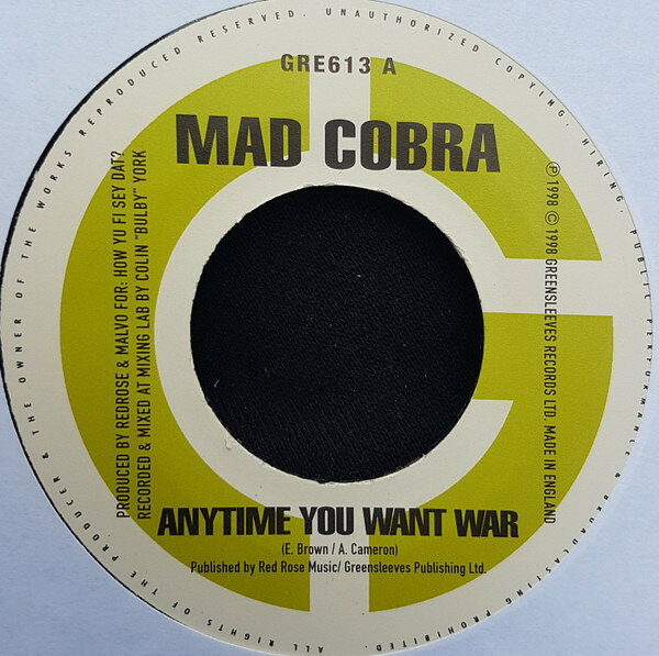 ・アーティスト Mad Cobra / Natural Black ・タイトル Anytime You Want War / Bad Man Strength ・レーベル・型番 Greensleeves Records, How Yu Fi Sey Dat ? GRE613 ・フォーマット 7インチレコード ・コンディション(盤) 良い (VG+) ・コンディション(ジャケット) ・コンディション(帯) オビなし ・特記事項 サンプル画像です。実際の商品の画像ではありません 商品写真はバーコード/カタログ番号に対応したサンプル画像ですので、お送りする商品の画像ではありません。帯やライナーなどの付属品は、特記事項に記載されている場合のみ含まれます。プロモやカラーレコードなどの仕様についても、該当する場合のみ特記事項に記載しています。 【ご購入前に必ずご確認ください】 ・本店サイト(www.recordcity.jp)とは価格、送料が違います ・本店サイト、その他支店のオーダーとは同梱発送できません ・注文確定後に別の注文を頂いた場合、注文同士の同梱は致しかねます。 ・別倉庫から発送しているため、店頭受け渡しは対応しておりません ・一部商品は他の通販サイトでも販売しているため、ご注文のタイミングによっては商品のご用意ができない場合がございます。 ・土日祝日はお休みです 金曜・祝前日9時以降のご連絡またはご入金は、返答または発送が週明け・祝日明けに順次対応となります。 ・ご購入後のキャンセル不可 ご購入後のキャンセルはいかなる理由においてもお受けできません。ご了承の上、ご購入くださいませ。 ・日本郵便(ゆうパック/ゆうメール)によるお届けになります。 ・中古品であることをご理解ください 当ストアでは中古商品を主に販売しております。中古品であることをご理解の上ご購入ください。また、一部商品はRecordCityオンラインストアで試聴可能です。 ・返品について お客様のご都合による返品は一切承っておりません。 表記の内容と実際の商品に相違がある場合、また針飛び等で返品・返金をご希望される場合は、商品の到着後1週間以内にご連絡ください。商品の返送をこちらで確認後、キャンセル・返金を行います。 コンディションVG以下の商品は返品できません。プレイに影響のない表面のこすれ傷、プレス起因のノイズ盤は返品の対象外です。 【コンディション表記】 ・ほぼ新品(M-)(Like New) 完全な新品。未使用。当店ではほぼ使用しません ・非常に良い(EX)(Excellent) 中古盤として美品な状態。わずかな経年を感じるものの傷みを感じさせない、当店基準で最高の状態 ・良い(VG+)(Very Good Plus) 丁寧に扱われた中古品で、軽い使用感がみられる。 ・可(VG)(Acceptable) 使い込まれた中古品で、「良い」よりもさらに使用感がみられる。 ・悪い(VG-)(Bad) 状態が悪いアイテム。使用の保障はなく、再生不可、針飛び、目立つノイズがあるかもしれない。状態によるクレーム不可。返品不可。 ・非常に悪い(G)(Very Bad) 「悪い」よりさらに状態が悪いアイテム。使用の保障はなく、再生不可、針飛び、目立つノイズがあるかもしれない。状態によるクレーム不可。返品不可。 ・ジャンク(Fair)(Junk/Fair) 割れている、反っている、水ダメージがある、カビ、ジャケットが分離している、ひどい書き込み、ひどい擦れなど最低の状態。使用の保障はなく、再生不可、針飛び、目立つノイズがあるかもしれない。状態によるクレーム不可。返品不可。 ・ジャンク(Poor)(Junk/Poor) 割れている、反っている、水ダメージがある、カビ、ジャケットが分離している、ひどい書き込み、ひどい擦れなど最低の状態。使用の保障はなく、再生不可、針飛び、目立つノイズがあるかもしれない。状態によるクレーム不可。返品不可。