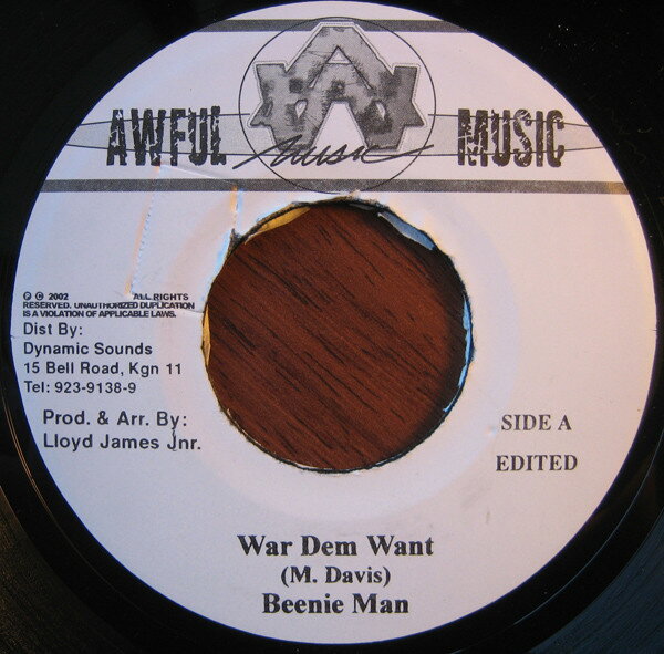 ・アーティスト Beenie Man ・タイトル War Dem Want ・レーベル・型番 Awful Music NONE ・フォーマット 7インチレコード ・コンディション(盤) 良い (VG+) ・コンディション(ジャケット) ・コンディション(帯) オビなし ・特記事項 サンプル画像です。実際の商品の画像ではありません 商品写真はバーコード/カタログ番号に対応したサンプル画像ですので、お送りする商品の画像ではありません。帯やライナーなどの付属品は、特記事項に記載されている場合のみ含まれます。プロモやカラーレコードなどの仕様についても、該当する場合のみ特記事項に記載しています。 【ご購入前に必ずご確認ください】 ・本店サイト(www.recordcity.jp)とは価格、送料が違います ・本店サイト、その他支店のオーダーとは同梱発送できません ・注文確定後に別の注文を頂いた場合、注文同士の同梱は致しかねます。 ・別倉庫から発送しているため、店頭受け渡しは対応しておりません ・一部商品は他の通販サイトでも販売しているため、ご注文のタイミングによっては商品のご用意ができない場合がございます。 ・土日祝日はお休みです 金曜・祝前日9時以降のご連絡またはご入金は、返答または発送が週明け・祝日明けに順次対応となります。 ・ご購入後のキャンセル不可 ご購入後のキャンセルはいかなる理由においてもお受けできません。ご了承の上、ご購入くださいませ。 ・日本郵便(ゆうパック/ゆうメール)によるお届けになります。 ・中古品であることをご理解ください 当ストアでは中古商品を主に販売しております。中古品であることをご理解の上ご購入ください。また、一部商品はRecordCityオンラインストアで試聴可能です。 ・返品について お客様のご都合による返品は一切承っておりません。 表記の内容と実際の商品に相違がある場合、また針飛び等で返品・返金をご希望される場合は、商品の到着後1週間以内にご連絡ください。商品の返送をこちらで確認後、キャンセル・返金を行います。 コンディションVG以下の商品は返品できません。プレイに影響のない表面のこすれ傷、プレス起因のノイズ盤は返品の対象外です。 【コンディション表記】 ・ほぼ新品(M-)(Like New) 完全な新品。未使用。当店ではほぼ使用しません ・非常に良い(EX)(Excellent) 中古盤として美品な状態。わずかな経年を感じるものの傷みを感じさせない、当店基準で最高の状態 ・良い(VG+)(Very Good Plus) 丁寧に扱われた中古品で、軽い使用感がみられる。 ・可(VG)(Acceptable) 使い込まれた中古品で、「良い」よりもさらに使用感がみられる。 ・悪い(VG-)(Bad) 状態が悪いアイテム。使用の保障はなく、再生不可、針飛び、目立つノイズがあるかもしれない。状態によるクレーム不可。返品不可。 ・非常に悪い(G)(Very Bad) 「悪い」よりさらに状態が悪いアイテム。使用の保障はなく、再生不可、針飛び、目立つノイズがあるかもしれない。状態によるクレーム不可。返品不可。 ・ジャンク(Fair)(Junk/Fair) 割れている、反っている、水ダメージがある、カビ、ジャケットが分離している、ひどい書き込み、ひどい擦れなど最低の状態。使用の保障はなく、再生不可、針飛び、目立つノイズがあるかもしれない。状態によるクレーム不可。返品不可。 ・ジャンク(Poor)(Junk/Poor) 割れている、反っている、水ダメージがある、カビ、ジャケットが分離している、ひどい書き込み、ひどい擦れなど最低の状態。使用の保障はなく、再生不可、針飛び、目立つノイズがあるかもしれない。状態によるクレーム不可。返品不可。