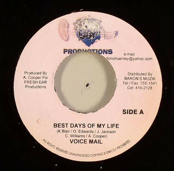 ・アーティスト Voicemail / Camar ・タイトル Best Days Of My Life / Before You Go Away ・レーベル・型番 Fresh Ear NONE ・フォーマット 7インチレコード ・コンディション(盤) 良い (VG+) ・コンディション(ジャケット) ・コンディション(帯) オビなし ・特記事項 サンプル画像です。実際の商品の画像ではありません 商品写真はバーコード/カタログ番号に対応したサンプル画像ですので、お送りする商品の画像ではありません。帯やライナーなどの付属品は、特記事項に記載されている場合のみ含まれます。プロモやカラーレコードなどの仕様についても、該当する場合のみ特記事項に記載しています。 【ご購入前に必ずご確認ください】 ・本店サイト(www.recordcity.jp)とは価格、送料が違います ・本店サイト、その他支店のオーダーとは同梱発送できません ・注文確定後に別の注文を頂いた場合、注文同士の同梱は致しかねます。 ・別倉庫から発送しているため、店頭受け渡しは対応しておりません ・一部商品は他の通販サイトでも販売しているため、ご注文のタイミングによっては商品のご用意ができない場合がございます。 ・土日祝日はお休みです 金曜・祝前日9時以降のご連絡またはご入金は、返答または発送が週明け・祝日明けに順次対応となります。 ・ご購入後のキャンセル不可 ご購入後のキャンセルはいかなる理由においてもお受けできません。ご了承の上、ご購入くださいませ。 ・日本郵便(ゆうパック/ゆうメール)によるお届けになります。 ・中古品であることをご理解ください 当ストアでは中古商品を主に販売しております。中古品であることをご理解の上ご購入ください。また、一部商品はRecordCityオンラインストアで試聴可能です。 ・返品について お客様のご都合による返品は一切承っておりません。 表記の内容と実際の商品に相違がある場合、また針飛び等で返品・返金をご希望される場合は、商品の到着後1週間以内にご連絡ください。商品の返送をこちらで確認後、キャンセル・返金を行います。 コンディションVG以下の商品は返品できません。プレイに影響のない表面のこすれ傷、プレス起因のノイズ盤は返品の対象外です。 【コンディション表記】 ・ほぼ新品(M-)(Like New) 完全な新品。未使用。当店ではほぼ使用しません ・非常に良い(EX)(Excellent) 中古盤として美品な状態。わずかな経年を感じるものの傷みを感じさせない、当店基準で最高の状態 ・良い(VG+)(Very Good Plus) 丁寧に扱われた中古品で、軽い使用感がみられる。 ・可(VG)(Acceptable) 使い込まれた中古品で、「良い」よりもさらに使用感がみられる。 ・悪い(VG-)(Bad) 状態が悪いアイテム。使用の保障はなく、再生不可、針飛び、目立つノイズがあるかもしれない。状態によるクレーム不可。返品不可。 ・非常に悪い(G)(Very Bad) 「悪い」よりさらに状態が悪いアイテム。使用の保障はなく、再生不可、針飛び、目立つノイズがあるかもしれない。状態によるクレーム不可。返品不可。 ・ジャンク(Fair)(Junk/Fair) 割れている、反っている、水ダメージがある、カビ、ジャケットが分離している、ひどい書き込み、ひどい擦れなど最低の状態。使用の保障はなく、再生不可、針飛び、目立つノイズがあるかもしれない。状態によるクレーム不可。返品不可。 ・ジャンク(Poor)(Junk/Poor) 割れている、反っている、水ダメージがある、カビ、ジャケットが分離している、ひどい書き込み、ひどい擦れなど最低の状態。使用の保障はなく、再生不可、針飛び、目立つノイズがあるかもしれない。状態によるクレーム不可。返品不可。