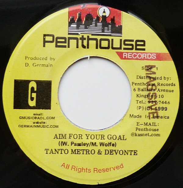 ・アーティスト Tanto Metro & Devonte ・タイトル Aim For Your Goal ・レーベル・型番 Penthouse Records NONE ・フォーマット 7インチレコード ・コンディション(盤) 良い (VG+) ・コンディション(ジャケット) ・コンディション(帯) オビなし ・特記事項 サンプル画像です。実際の商品の画像ではありません 商品写真はバーコード/カタログ番号に対応したサンプル画像ですので、お送りする商品の画像ではありません。帯やライナーなどの付属品は、特記事項に記載されている場合のみ含まれます。プロモやカラーレコードなどの仕様についても、該当する場合のみ特記事項に記載しています。 【ご購入前に必ずご確認ください】 ・本店サイト(www.recordcity.jp)とは価格、送料が違います ・本店サイト、その他支店のオーダーとは同梱発送できません ・注文確定後に別の注文を頂いた場合、注文同士の同梱は致しかねます。 ・別倉庫から発送しているため、店頭受け渡しは対応しておりません ・一部商品は他の通販サイトでも販売しているため、ご注文のタイミングによっては商品のご用意ができない場合がございます。 ・土日祝日はお休みです 金曜・祝前日9時以降のご連絡またはご入金は、返答または発送が週明け・祝日明けに順次対応となります。 ・ご購入後のキャンセル不可 ご購入後のキャンセルはいかなる理由においてもお受けできません。ご了承の上、ご購入くださいませ。 ・日本郵便(ゆうパック/ゆうメール)によるお届けになります。 ・中古品であることをご理解ください 当ストアでは中古商品を主に販売しております。中古品であることをご理解の上ご購入ください。また、一部商品はRecordCityオンラインストアで試聴可能です。 ・返品について お客様のご都合による返品は一切承っておりません。 表記の内容と実際の商品に相違がある場合、また針飛び等で返品・返金をご希望される場合は、商品の到着後1週間以内にご連絡ください。商品の返送をこちらで確認後、キャンセル・返金を行います。 コンディションVG以下の商品は返品できません。プレイに影響のない表面のこすれ傷、プレス起因のノイズ盤は返品の対象外です。 【コンディション表記】 ・ほぼ新品(M-)(Like New) 完全な新品。未使用。当店ではほぼ使用しません ・非常に良い(EX)(Excellent) 中古盤として美品な状態。わずかな経年を感じるものの傷みを感じさせない、当店基準で最高の状態 ・良い(VG+)(Very Good Plus) 丁寧に扱われた中古品で、軽い使用感がみられる。 ・可(VG)(Acceptable) 使い込まれた中古品で、「良い」よりもさらに使用感がみられる。 ・悪い(VG-)(Bad) 状態が悪いアイテム。使用の保障はなく、再生不可、針飛び、目立つノイズがあるかもしれない。状態によるクレーム不可。返品不可。 ・非常に悪い(G)(Very Bad) 「悪い」よりさらに状態が悪いアイテム。使用の保障はなく、再生不可、針飛び、目立つノイズがあるかもしれない。状態によるクレーム不可。返品不可。 ・ジャンク(Fair)(Junk/Fair) 割れている、反っている、水ダメージがある、カビ、ジャケットが分離している、ひどい書き込み、ひどい擦れなど最低の状態。使用の保障はなく、再生不可、針飛び、目立つノイズがあるかもしれない。状態によるクレーム不可。返品不可。 ・ジャンク(Poor)(Junk/Poor) 割れている、反っている、水ダメージがある、カビ、ジャケットが分離している、ひどい書き込み、ひどい擦れなど最低の状態。使用の保障はなく、再生不可、針飛び、目立つノイズがあるかもしれない。状態によるクレーム不可。返品不可。