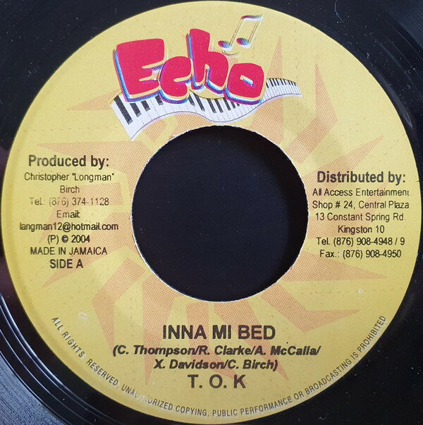 ・アーティスト T.O.K. ・タイトル Inna Mi Bed ・レーベル・型番 Echo (2) NONE ・フォーマット 7インチレコード ・コンディション(盤) 良い (VG+) ・コンディション(ジャケット) ・コンディション(帯) オビなし ・特記事項 サンプル画像です。実際の商品の画像ではありません 商品写真はバーコード/カタログ番号に対応したサンプル画像ですので、お送りする商品の画像ではありません。帯やライナーなどの付属品は、特記事項に記載されている場合のみ含まれます。プロモやカラーレコードなどの仕様についても、該当する場合のみ特記事項に記載しています。 【ご購入前に必ずご確認ください】 ・本店サイト(www.recordcity.jp)とは価格、送料が違います ・本店サイト、その他支店のオーダーとは同梱発送できません ・注文確定後に別の注文を頂いた場合、注文同士の同梱は致しかねます。 ・別倉庫から発送しているため、店頭受け渡しは対応しておりません ・一部商品は他の通販サイトでも販売しているため、ご注文のタイミングによっては商品のご用意ができない場合がございます。 ・土日祝日はお休みです 金曜・祝前日9時以降のご連絡またはご入金は、返答または発送が週明け・祝日明けに順次対応となります。 ・ご購入後のキャンセル不可 ご購入後のキャンセルはいかなる理由においてもお受けできません。ご了承の上、ご購入くださいませ。 ・日本郵便(ゆうパック/ゆうメール)によるお届けになります。 ・中古品であることをご理解ください 当ストアでは中古商品を主に販売しております。中古品であることをご理解の上ご購入ください。また、一部商品はRecordCityオンラインストアで試聴可能です。 ・返品について お客様のご都合による返品は一切承っておりません。 表記の内容と実際の商品に相違がある場合、また針飛び等で返品・返金をご希望される場合は、商品の到着後1週間以内にご連絡ください。商品の返送をこちらで確認後、キャンセル・返金を行います。 コンディションVG以下の商品は返品できません。プレイに影響のない表面のこすれ傷、プレス起因のノイズ盤は返品の対象外です。 【コンディション表記】 ・ほぼ新品(M-)(Like New) 完全な新品。未使用。当店ではほぼ使用しません ・非常に良い(EX)(Excellent) 中古盤として美品な状態。わずかな経年を感じるものの傷みを感じさせない、当店基準で最高の状態 ・良い(VG+)(Very Good Plus) 丁寧に扱われた中古品で、軽い使用感がみられる。 ・可(VG)(Acceptable) 使い込まれた中古品で、「良い」よりもさらに使用感がみられる。 ・悪い(VG-)(Bad) 状態が悪いアイテム。使用の保障はなく、再生不可、針飛び、目立つノイズがあるかもしれない。状態によるクレーム不可。返品不可。 ・非常に悪い(G)(Very Bad) 「悪い」よりさらに状態が悪いアイテム。使用の保障はなく、再生不可、針飛び、目立つノイズがあるかもしれない。状態によるクレーム不可。返品不可。 ・ジャンク(Fair)(Junk/Fair) 割れている、反っている、水ダメージがある、カビ、ジャケットが分離している、ひどい書き込み、ひどい擦れなど最低の状態。使用の保障はなく、再生不可、針飛び、目立つノイズがあるかもしれない。状態によるクレーム不可。返品不可。 ・ジャンク(Poor)(Junk/Poor) 割れている、反っている、水ダメージがある、カビ、ジャケットが分離している、ひどい書き込み、ひどい擦れなど最低の状態。使用の保障はなく、再生不可、針飛び、目立つノイズがあるかもしれない。状態によるクレーム不可。返品不可。
